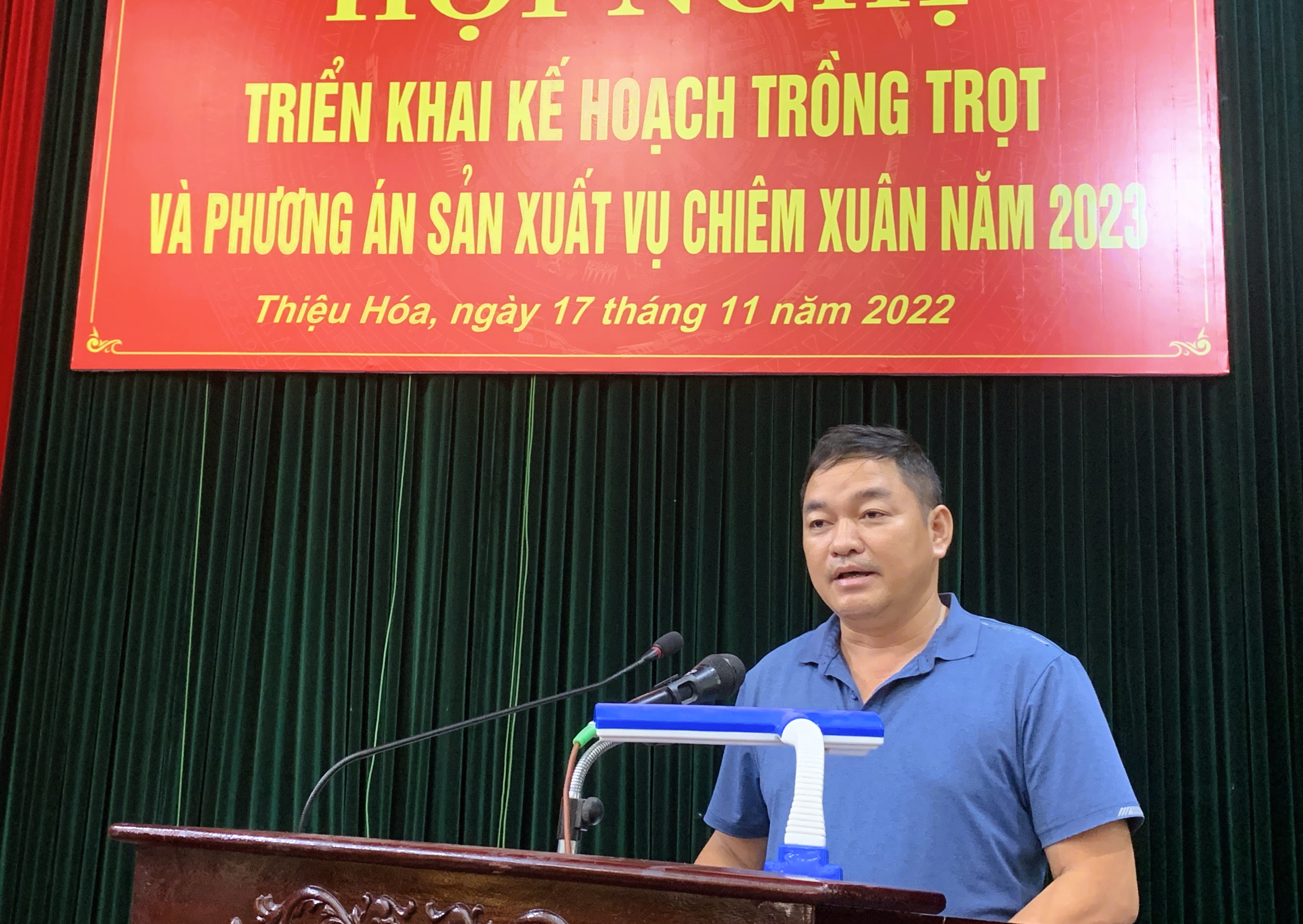 Lãnh đạo Xí nghiệp thủy nông tả Thiệu Hóa phát biểu tại hội nghị