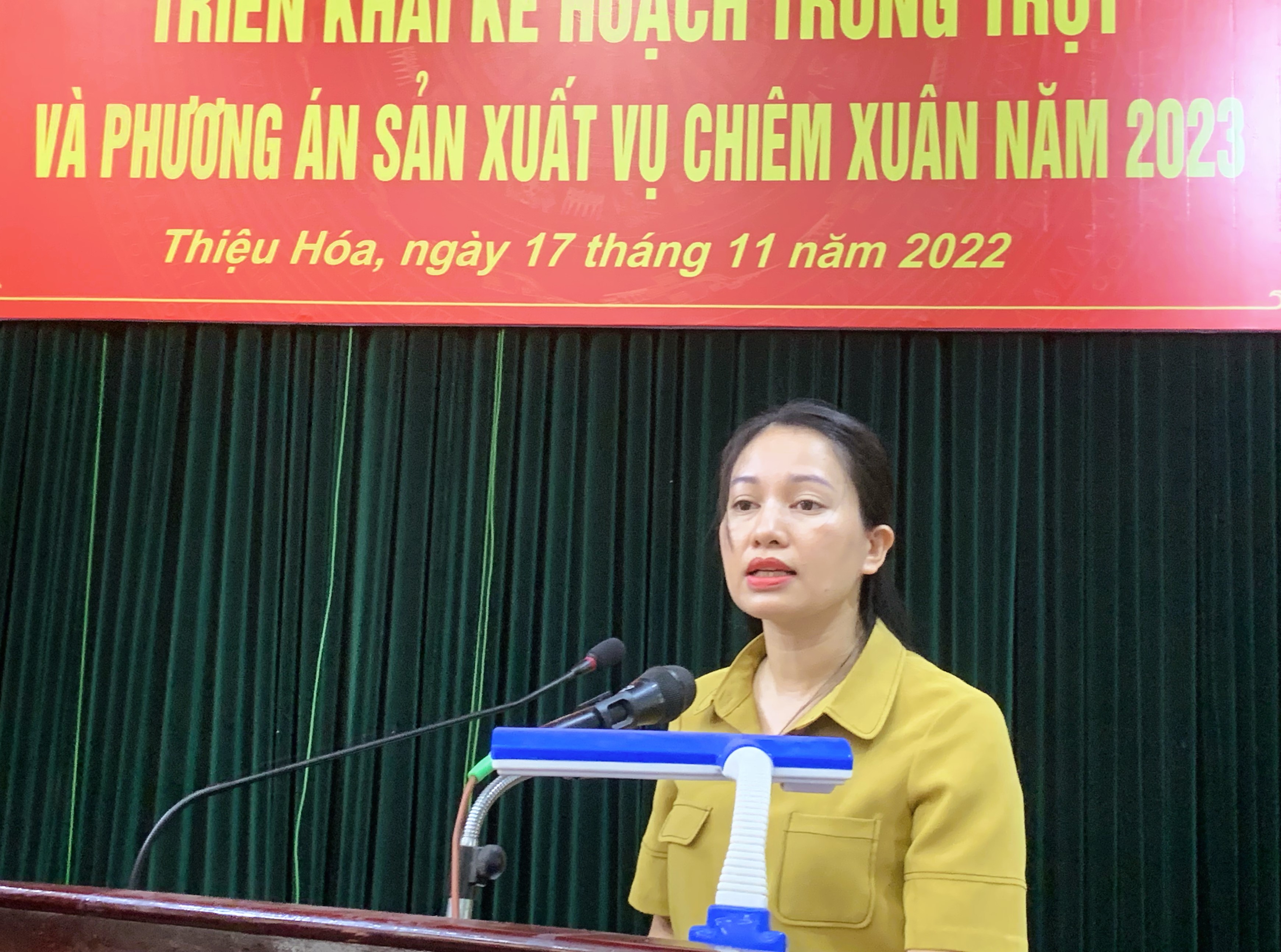 Phó Trưởng phòng nông Nghiệp và PTNT Lê Thị Thúy triển khai kế hoạch trồng trọt và phương án sản xuất vụ chiêm xuân năm 2023