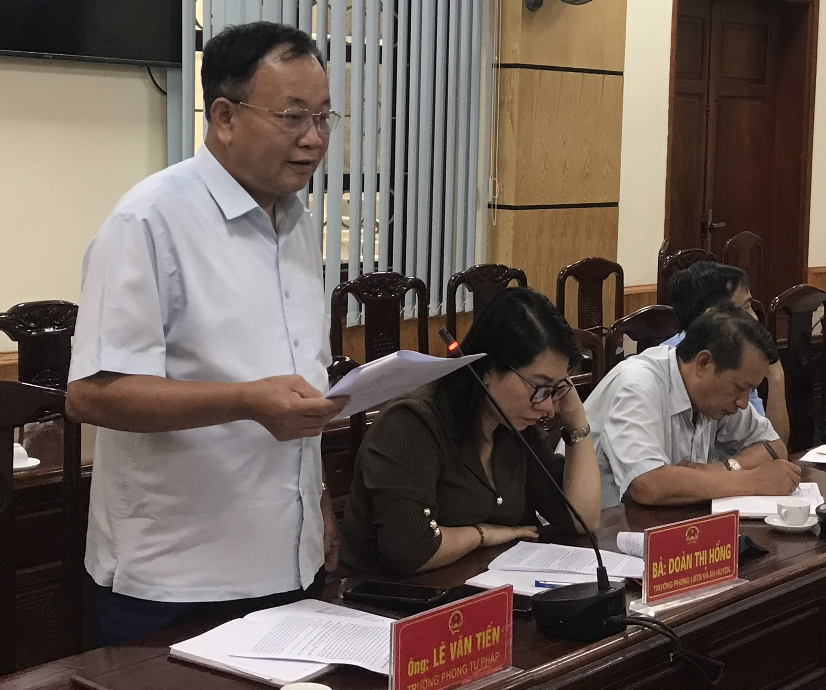 Trưởng phòng Tư pháp Lê Văn Tiến phát biểu