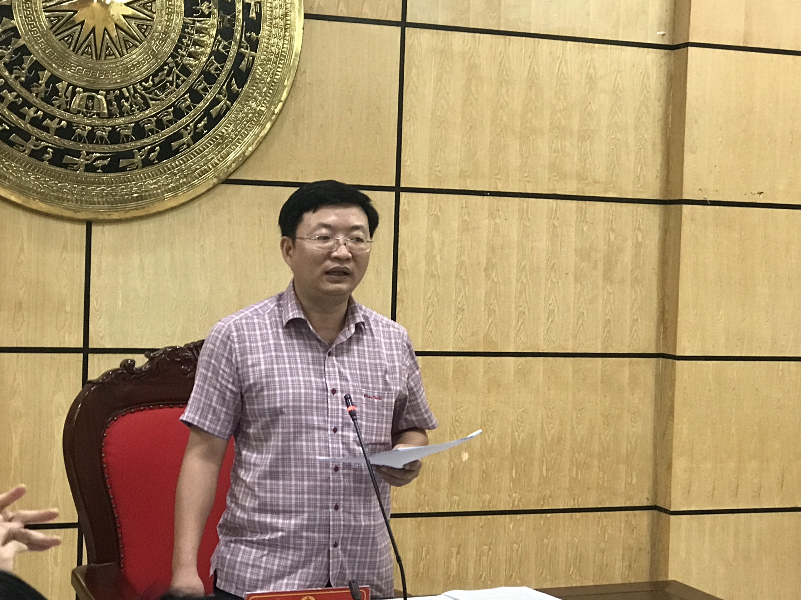 Đồng chí Chủ tịch UBND huyện Nguyễn Thế Anh phát biểu kết luận hội nghị