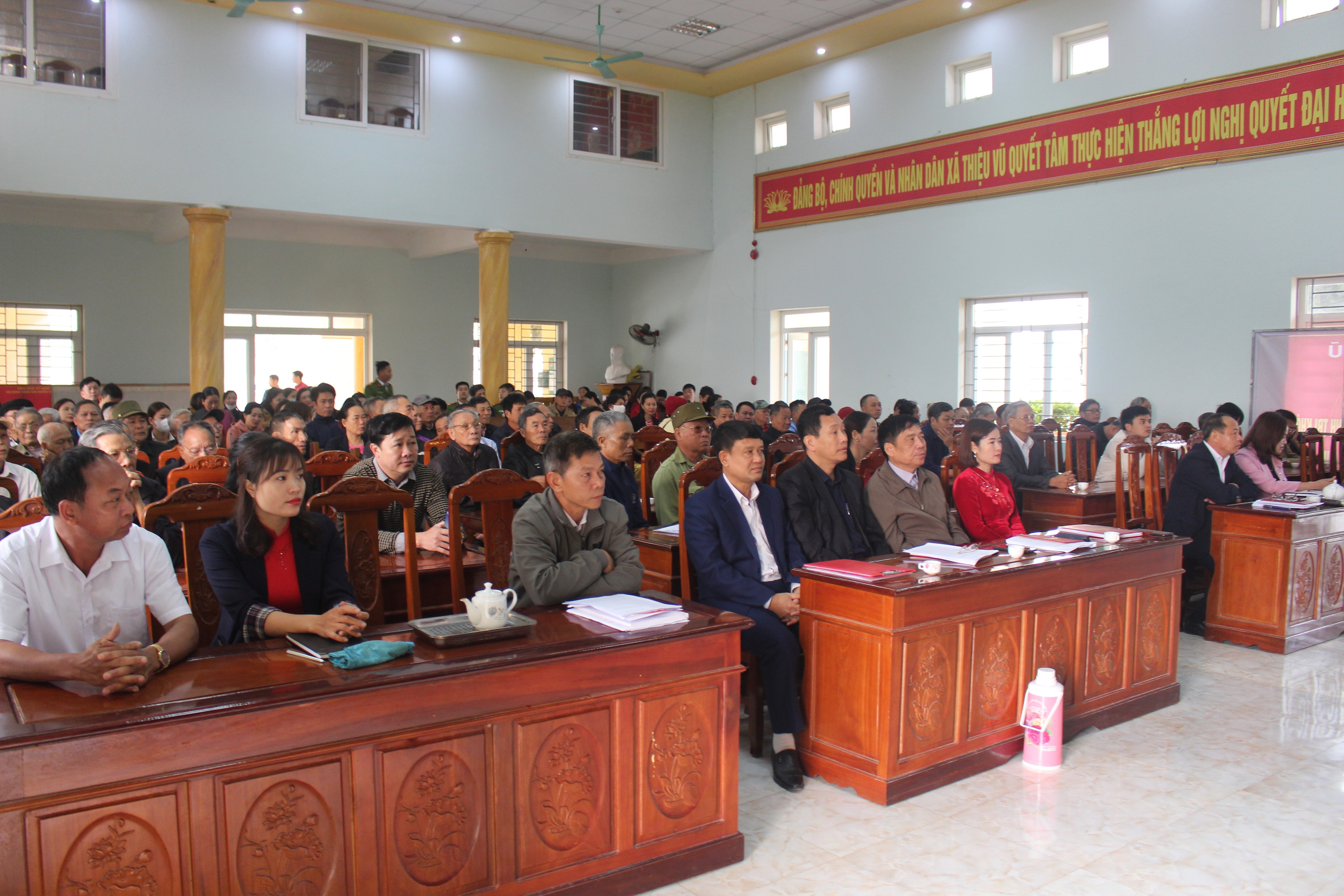 Các đại biểu dự hội nghị.