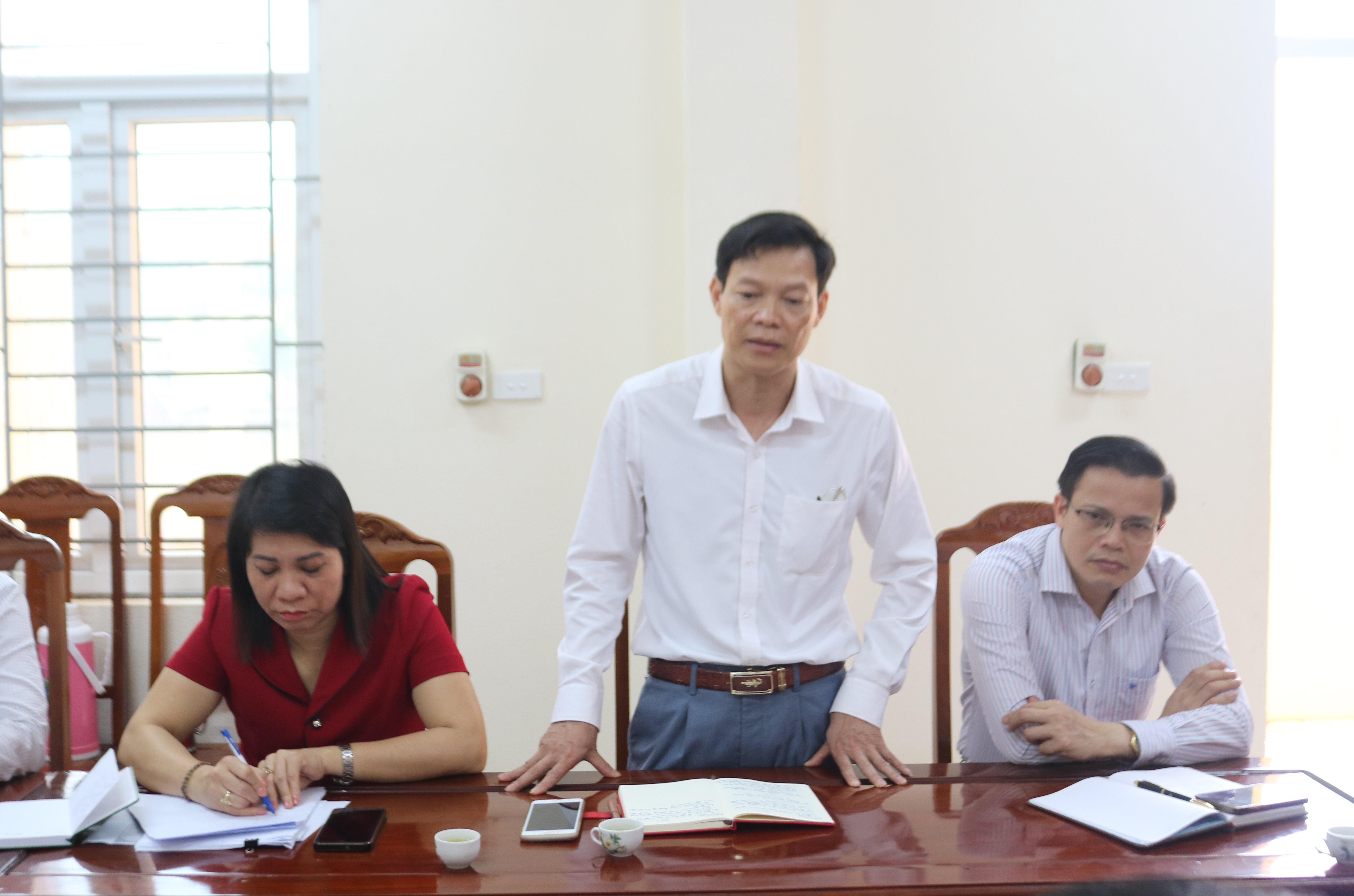 Trưởng Ban Dân vận, Chủ tịch MTTQ huyện Nguyễn Xuân Lai phát biểu tại buổi làm việc