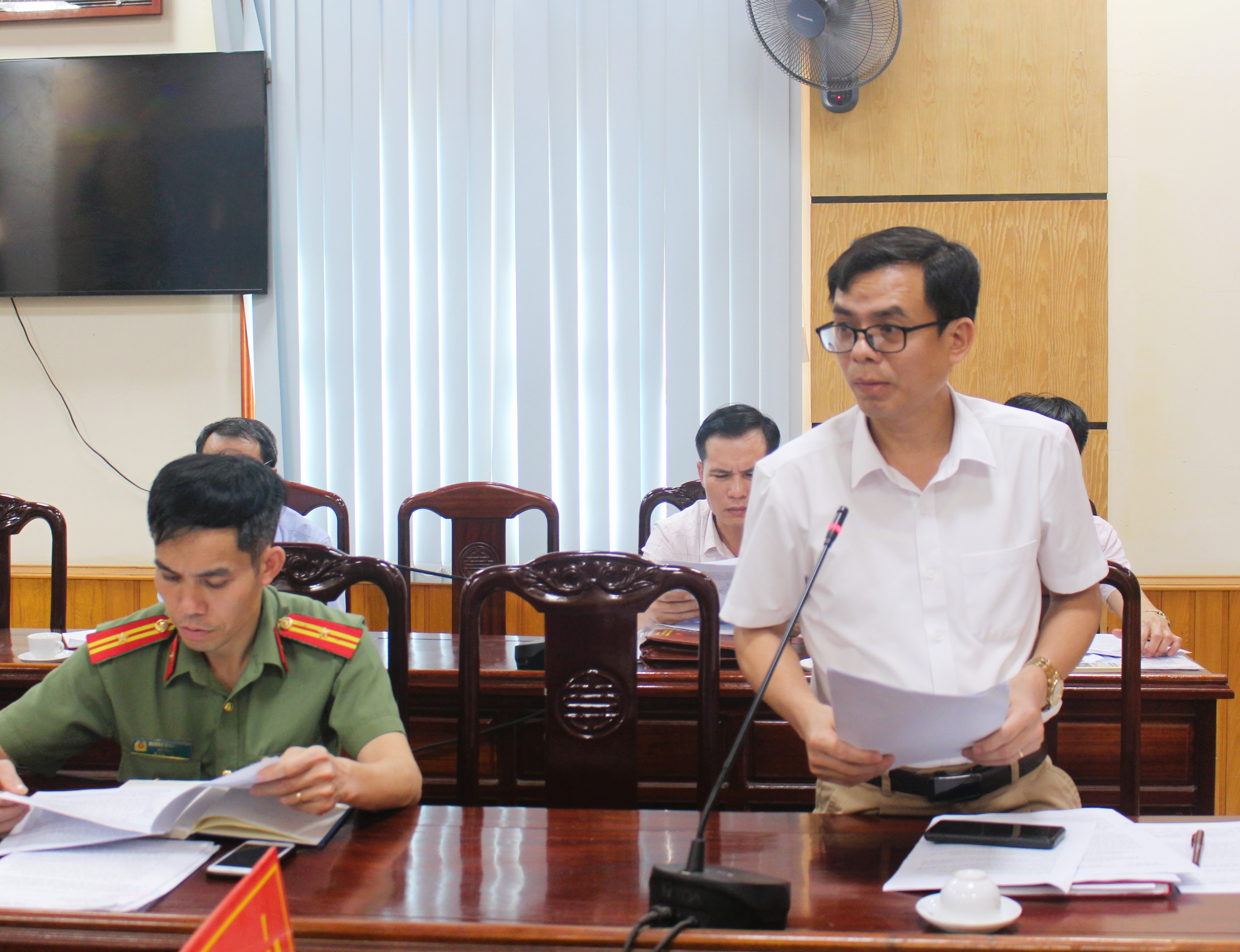 Đồng chí Nguyễn Lạnh Đông, Trưởng Phòng GD&ĐT thông qua kế hoạch chỉ đạo, kiểm tra kỳ thi tuyển sinh vào lớp 10 THPT năm học 2023-2024 và kỳ thi tốt nghiệp THPT năm 2023.