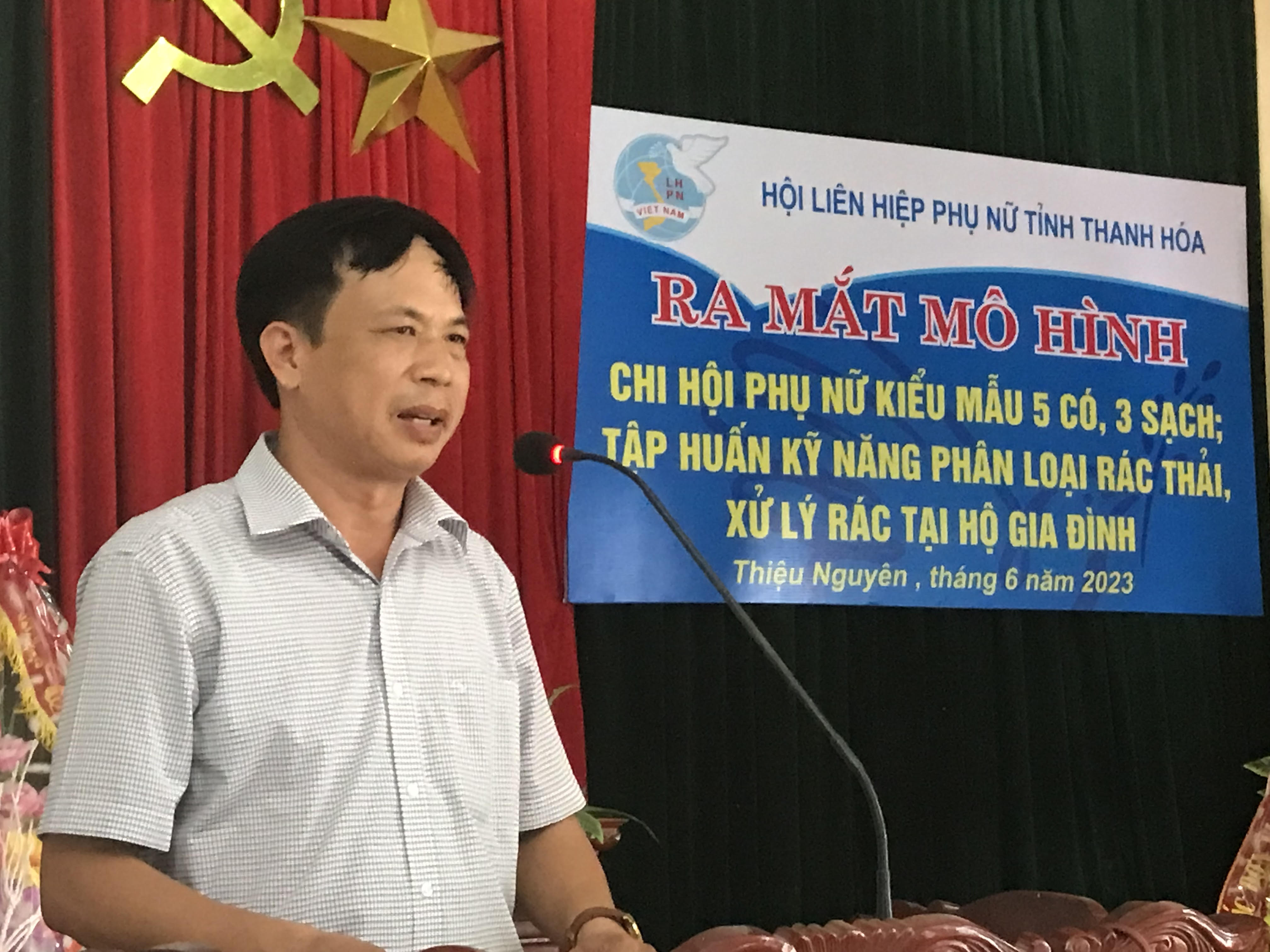 đồng chí Ngô Xuân Thư, Phó Bí thư, CT UBND xã Thiệu Nguyên phát biểu tại lễ ra mắt mô hình câu lạc bộ 5 có, 3 sạch