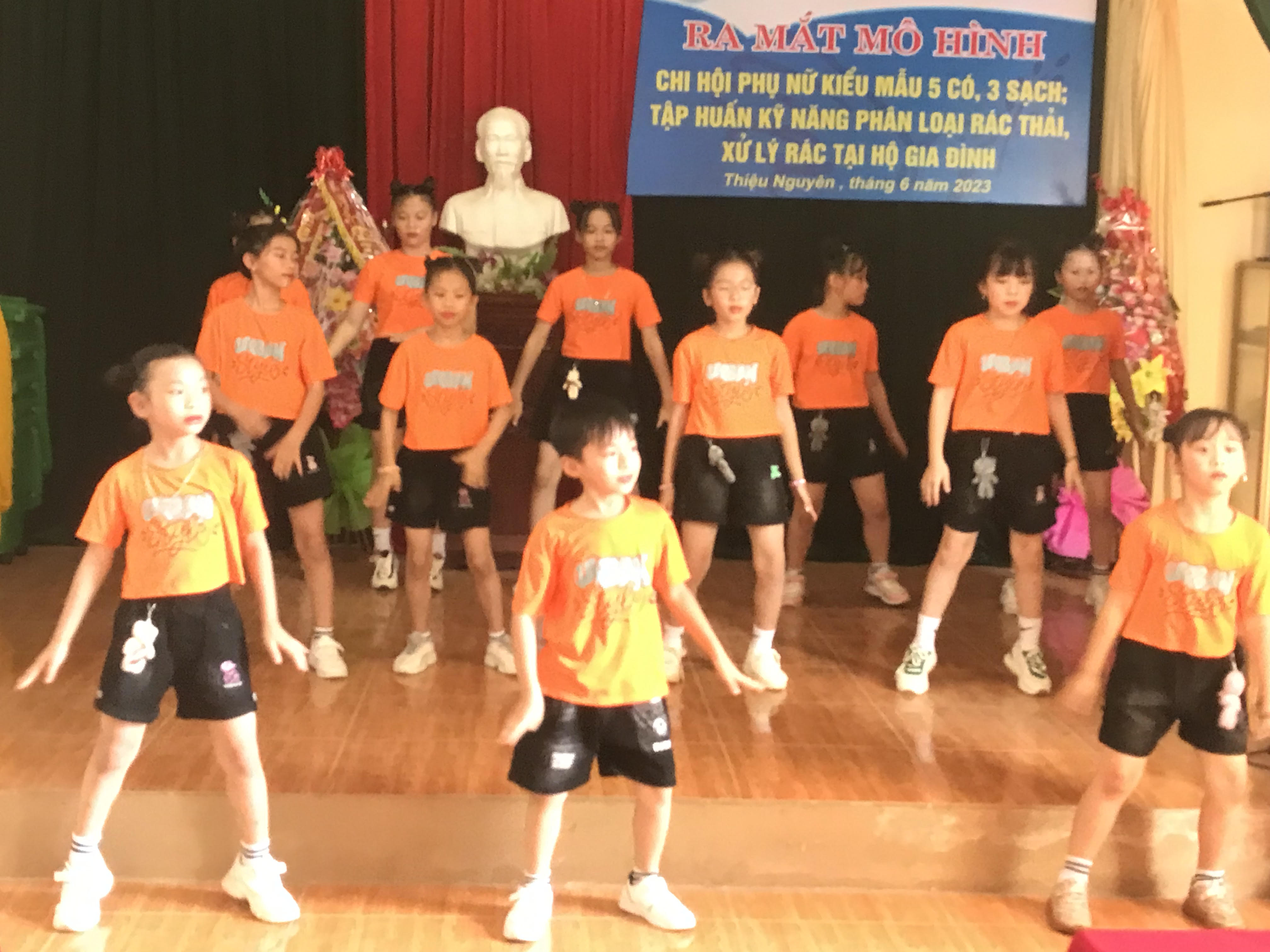 Các tiết mục nhãy, múa, hát chào mừng ra mắt mô hình câu lạc bộ