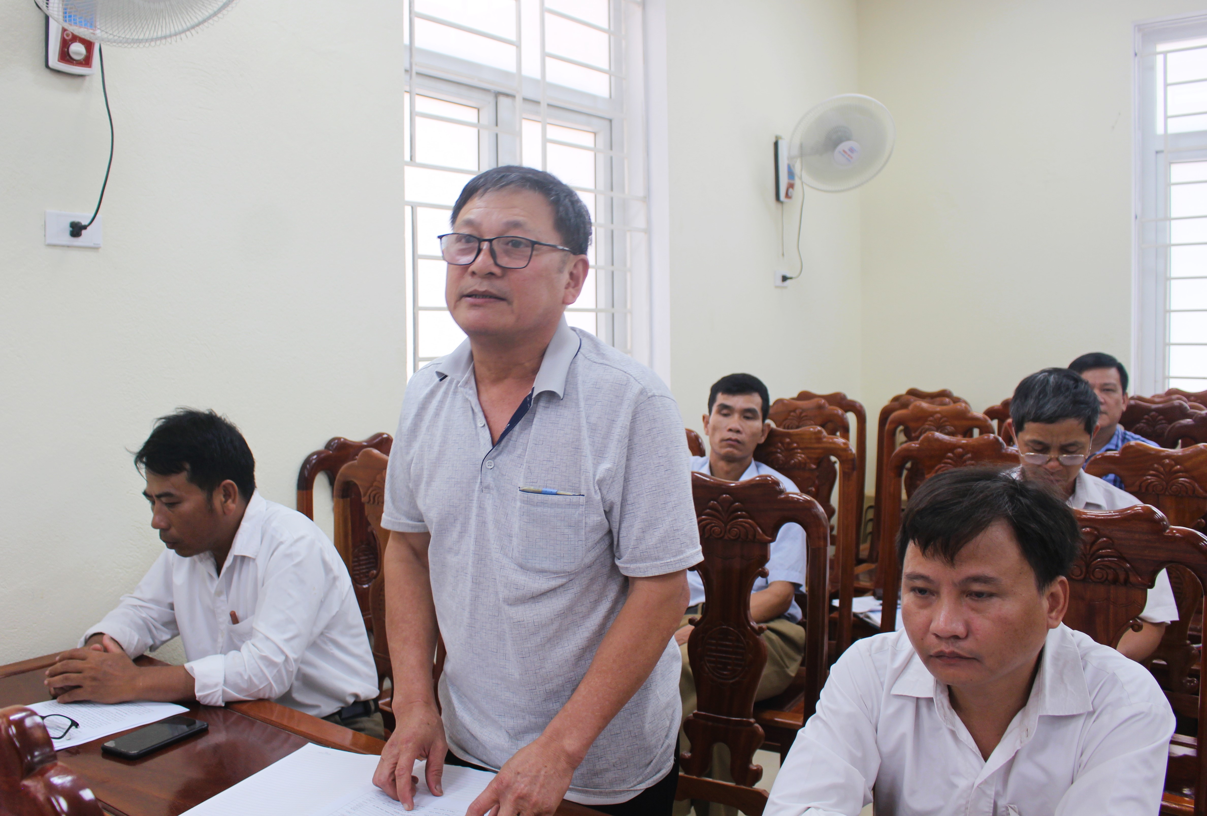 Đại biểu tham luận tại hội nghị.