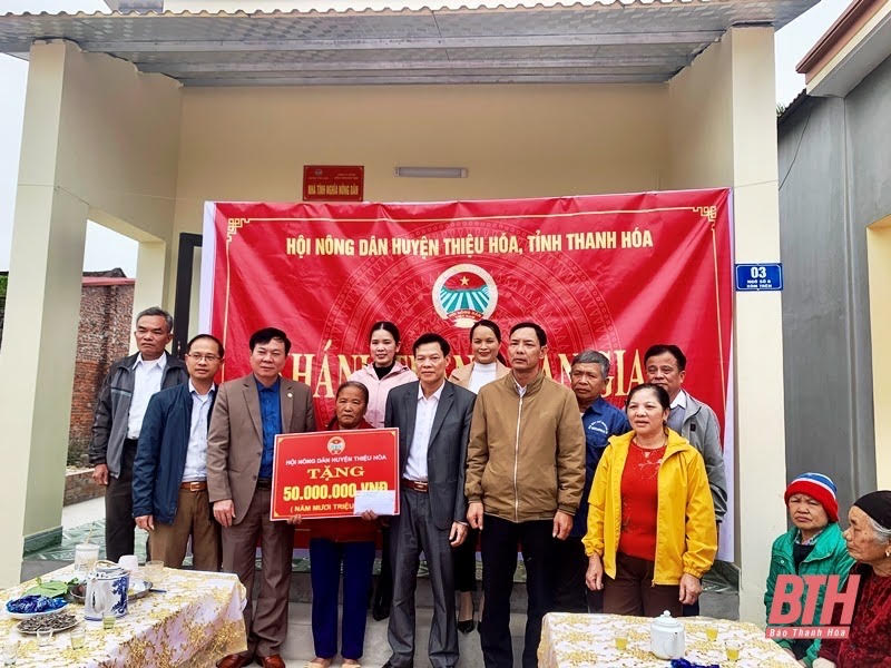 Hội nông dân các cấp phối hợp trao nhà tình nghĩa cho hội viên nông dân xã Thiệu Hoà