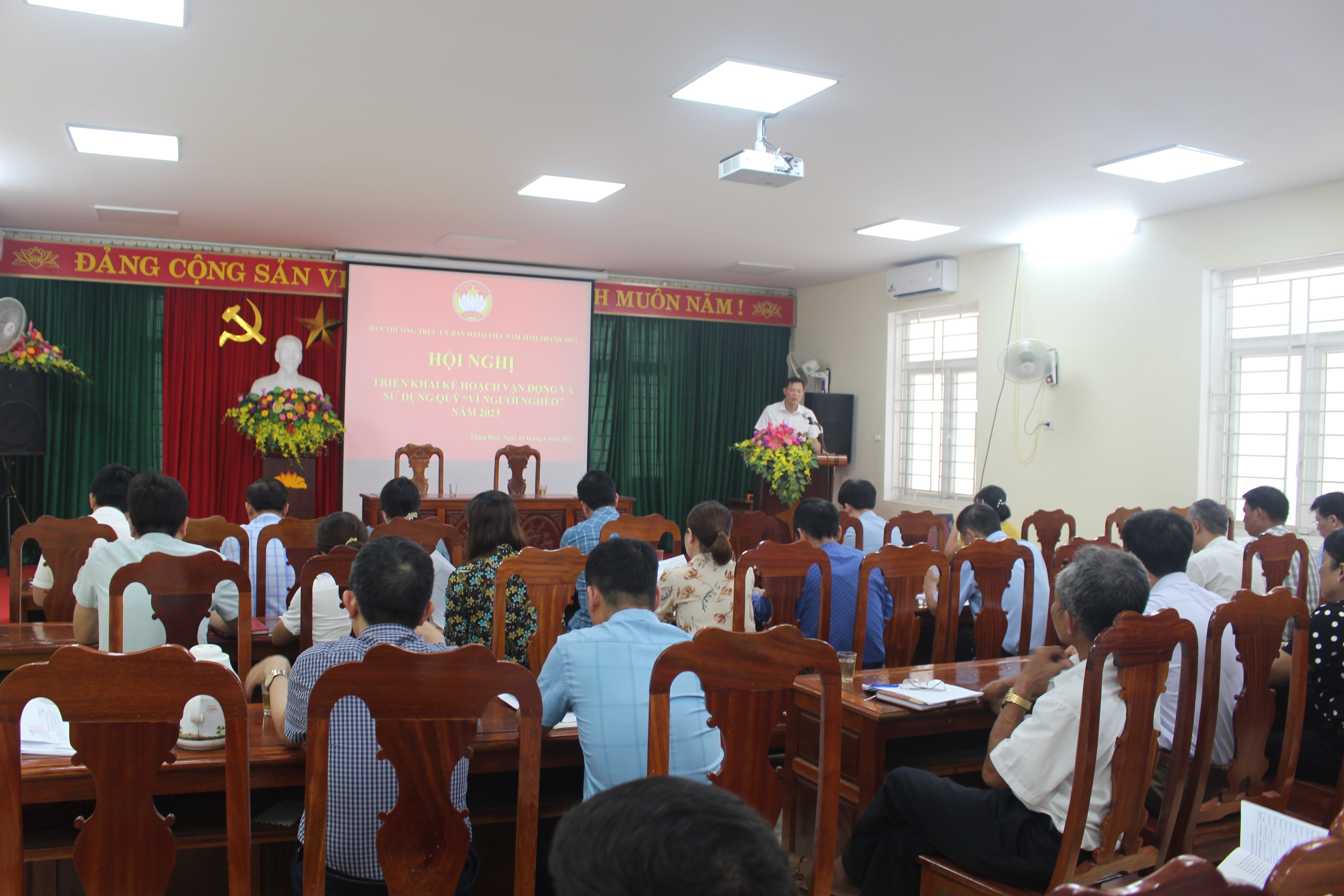 Toàn cảnh hội nghị.