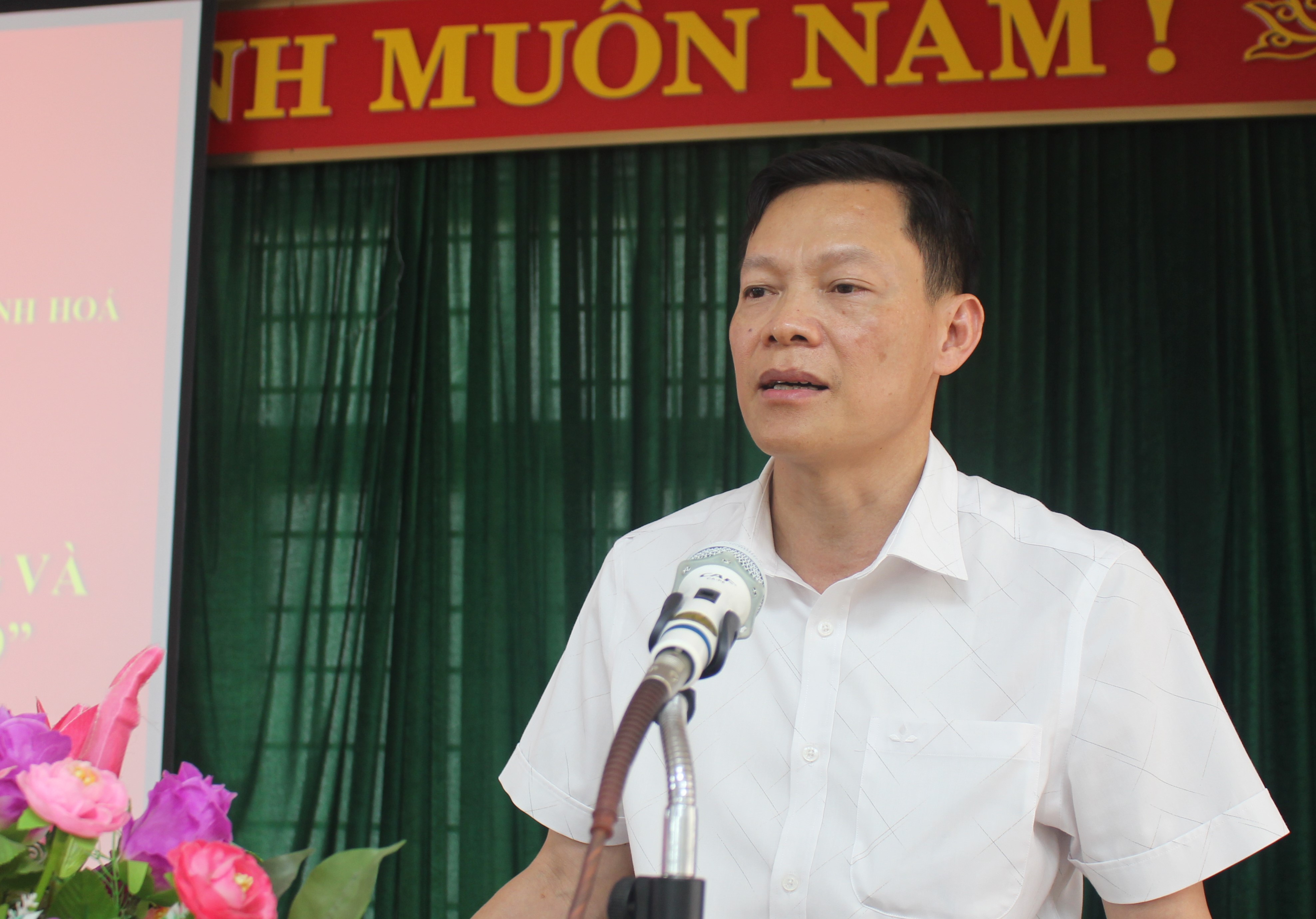 Đồng chí Nguyễn Xuân Lai, Trưởng Ban Dân vận, Chủ tịch MTTQ huyện khai mạc hội nghị.