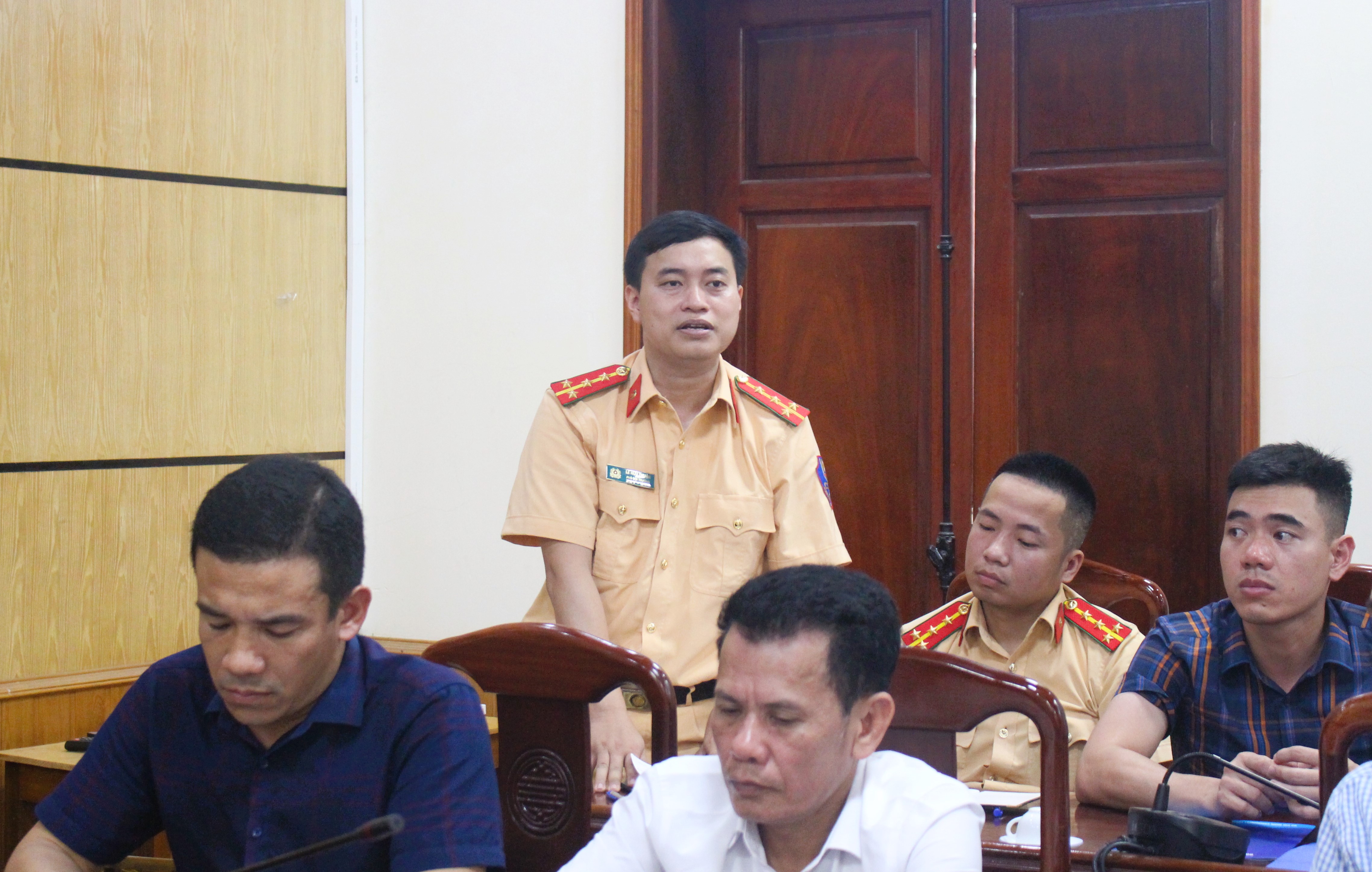 Đại diện lãnh đạo Công an huyện phát biểu.