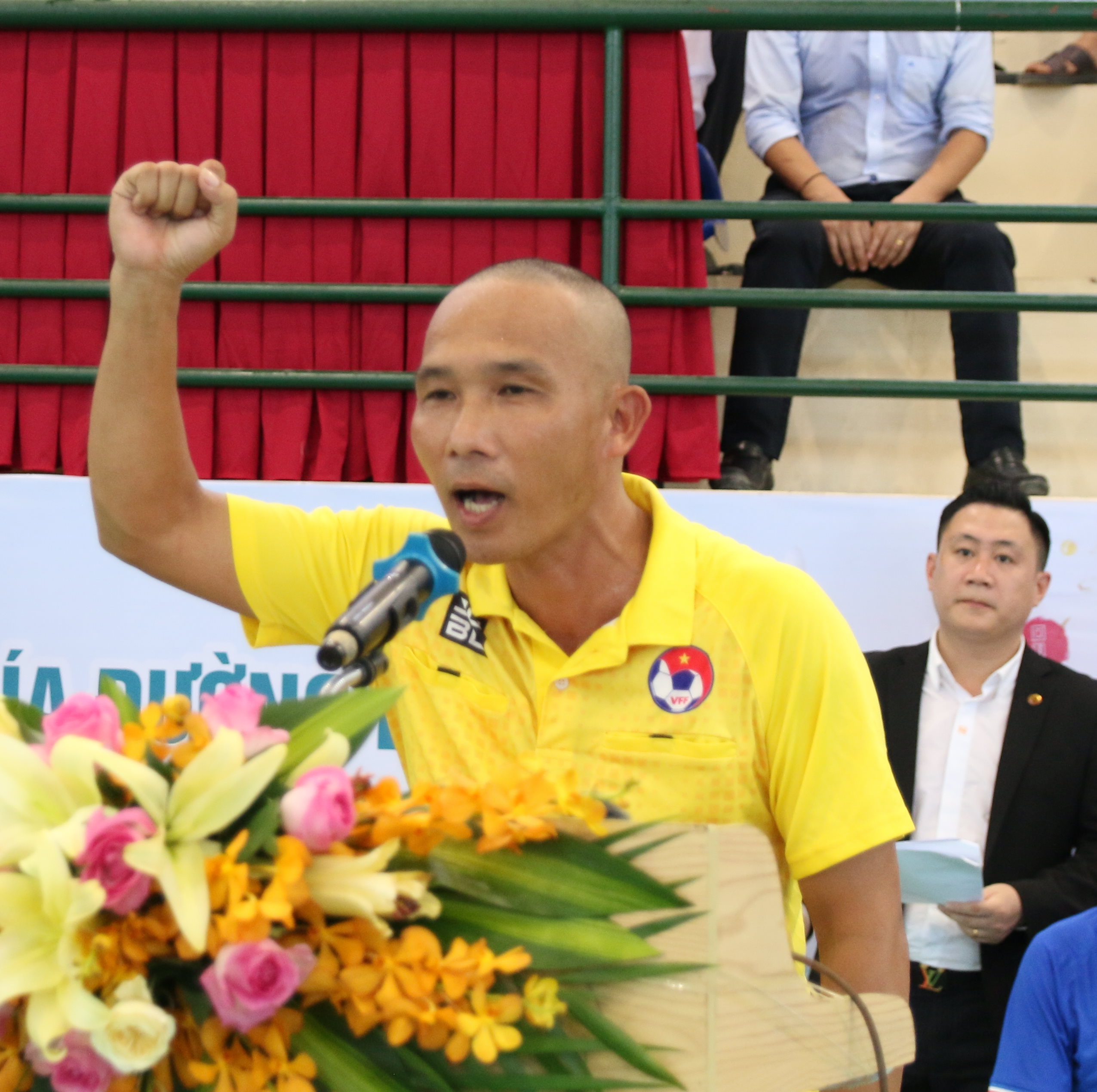 Đại diện tổ trọng tài tuyên thệ Điều hành các trận đấu theo tin thần khách quan, trung thực, vô tư, đúng với điều lệ của BTC