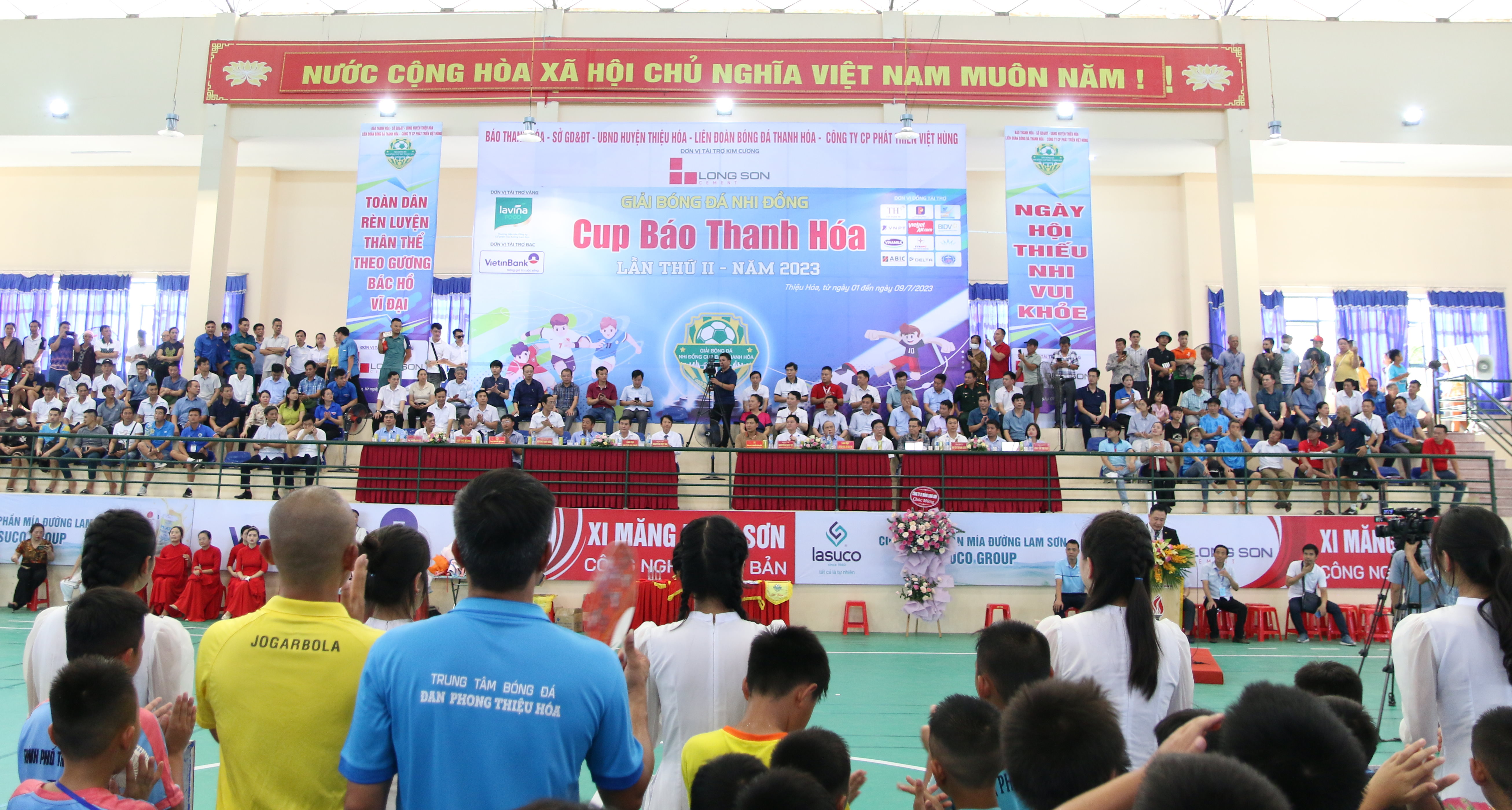33 đội bóng thuộc lứa tuổi U8 và U10 đến từ các huyện, thị xã, thành phố trong tỉnh tham gia giải
