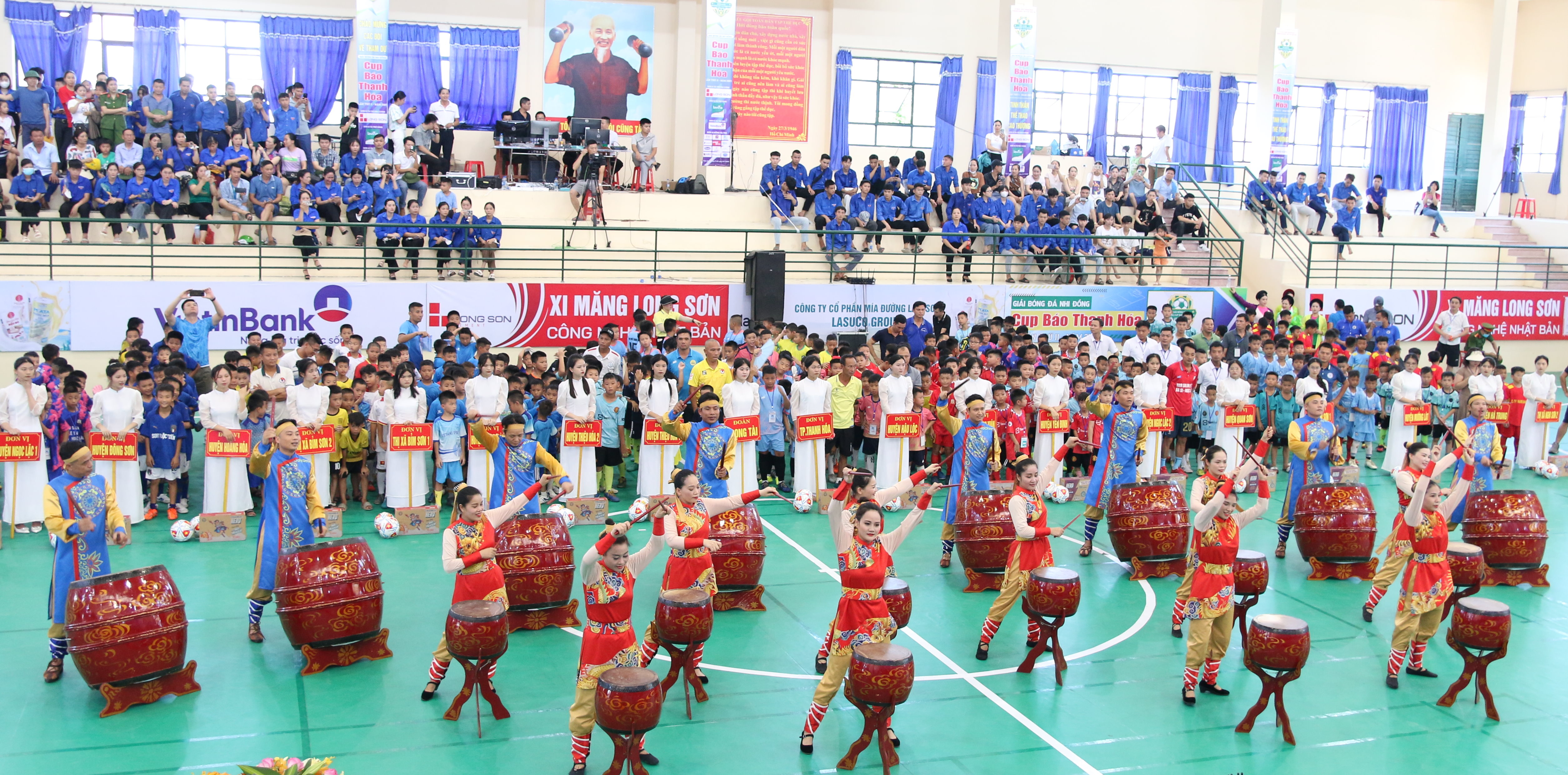 Văn nghệ chào mừng khai mạc giải