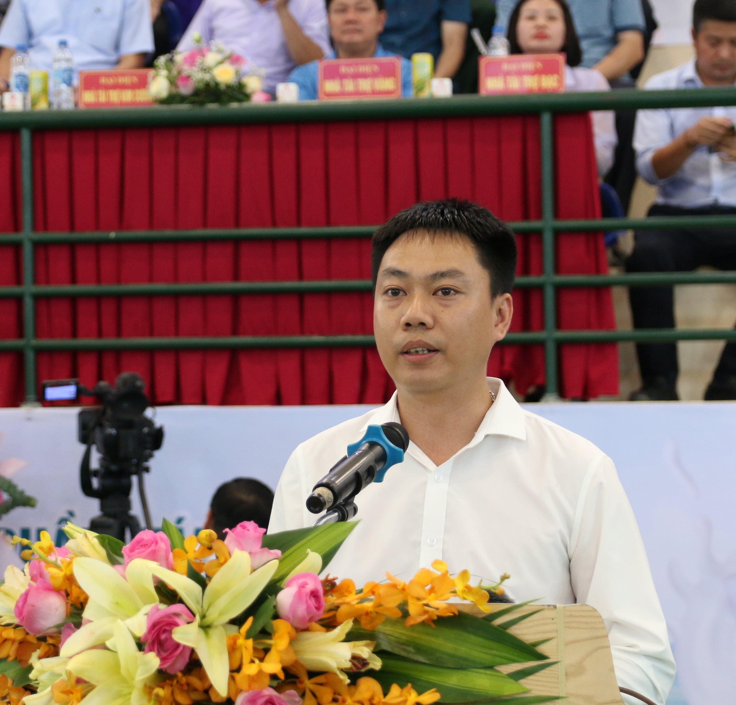 Ông Lê Xuân Tùng, Trưởng phòng Marketing, Công ty Xi măng Long Sơn, đại diện Nhà tài trợ kim cương cho giải đấu phát biểu tại lễ khai mạc.