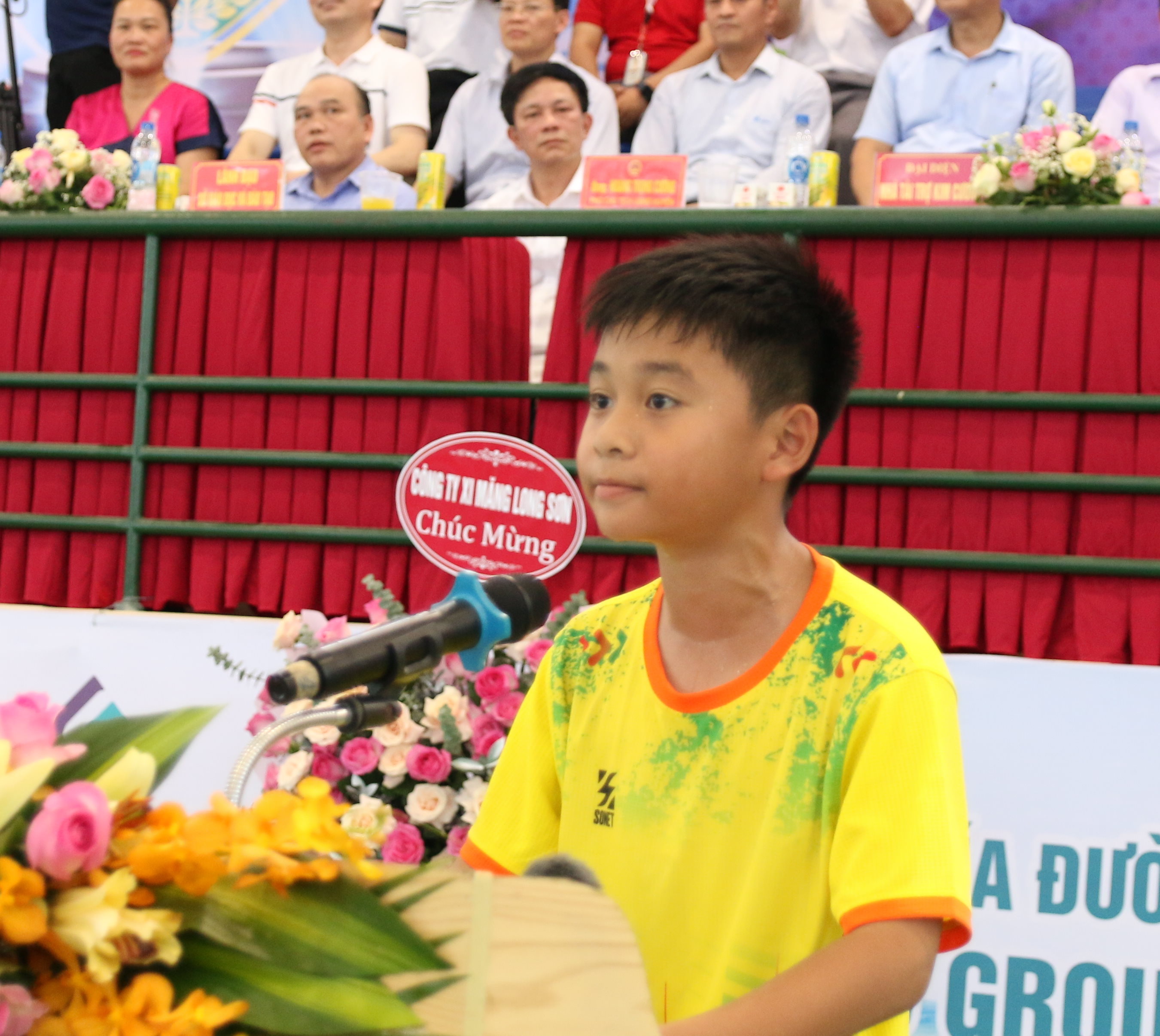 Đại diện các cầu thủ nhí tuyên thệ 