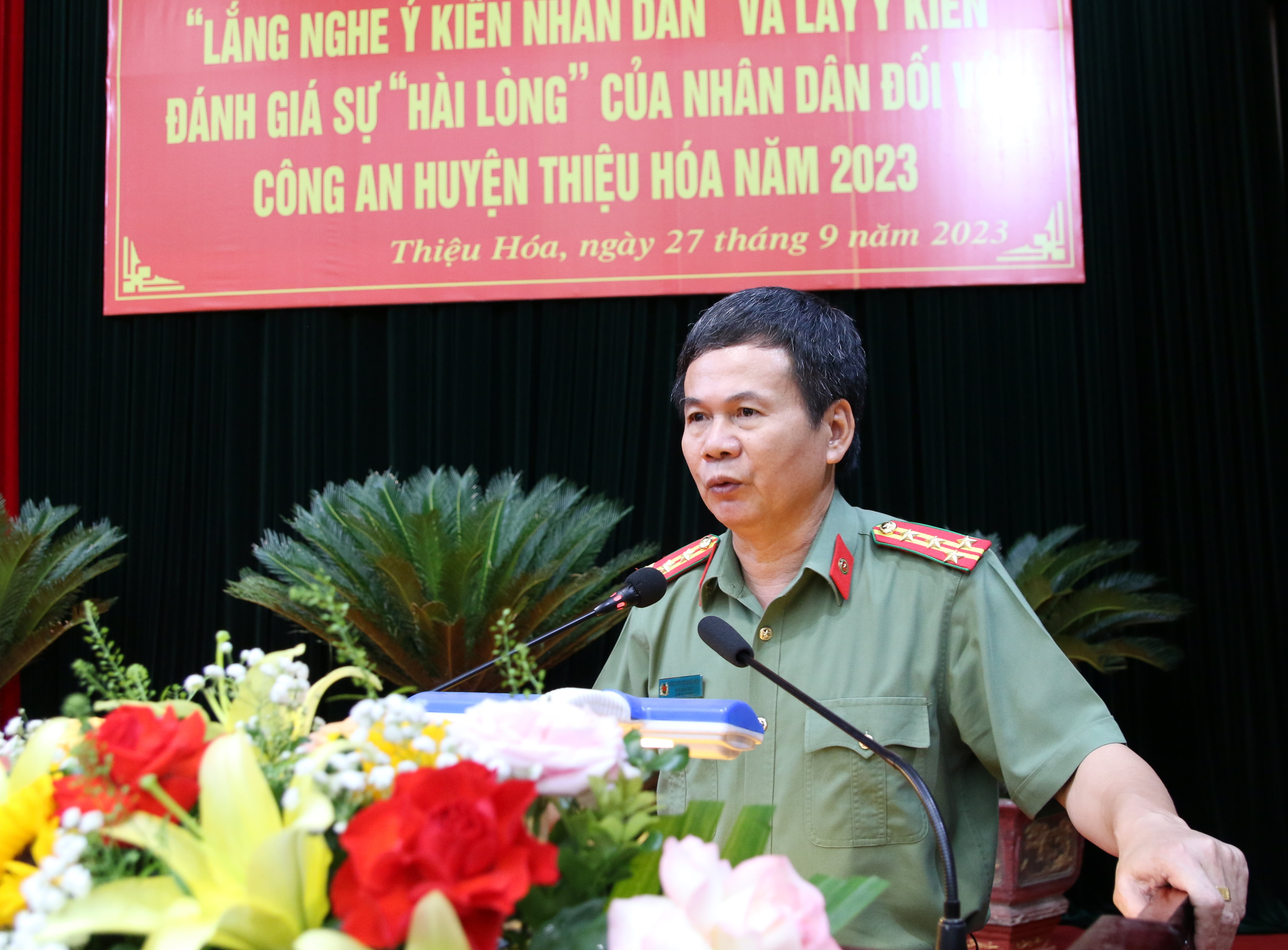 Đại tá Nguyễn Quang Huy, Phó Giám đốc Công an tỉnh phát biểu tại hội nghị