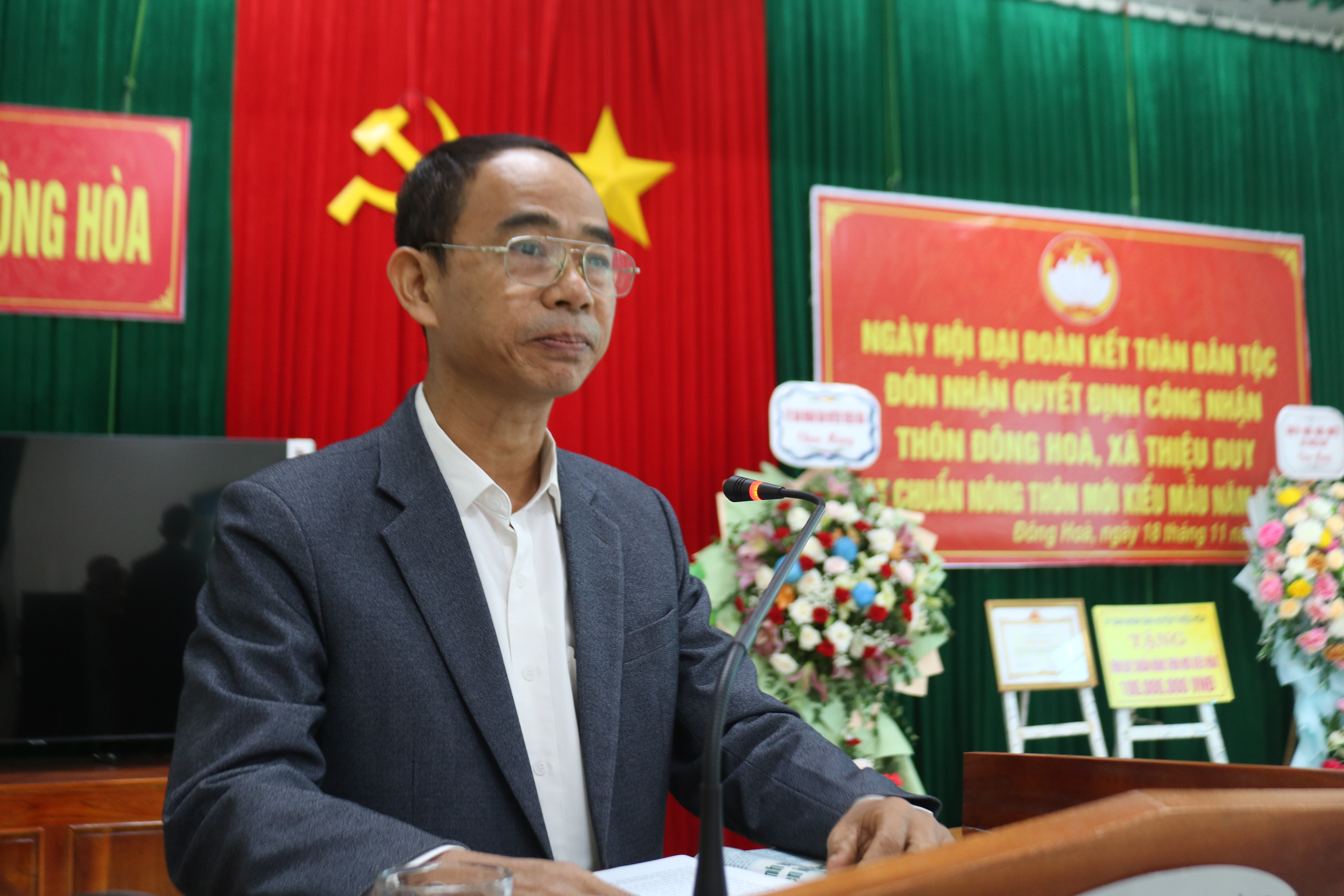 Đồng chí Trịnh Đình Lịch, Bí thư Đảng ủy xã Thiệu Duy phát biểu tại buổi lễ