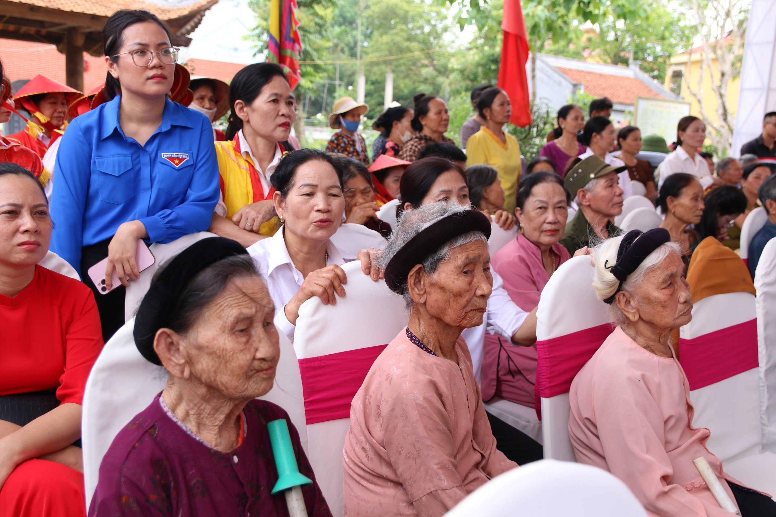 Đông đảo Nhân dân và du khách thập phương đến tham dự lễ hội