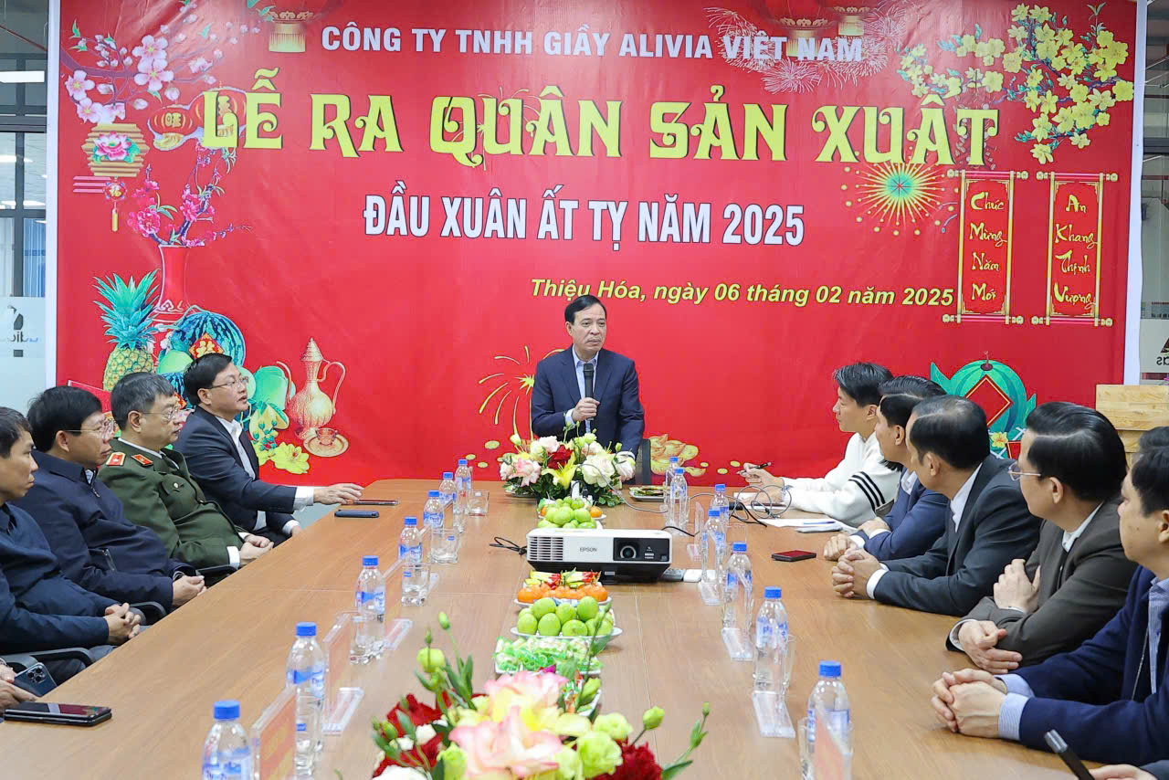 Toàn cảnh buổi lễ ra quân.