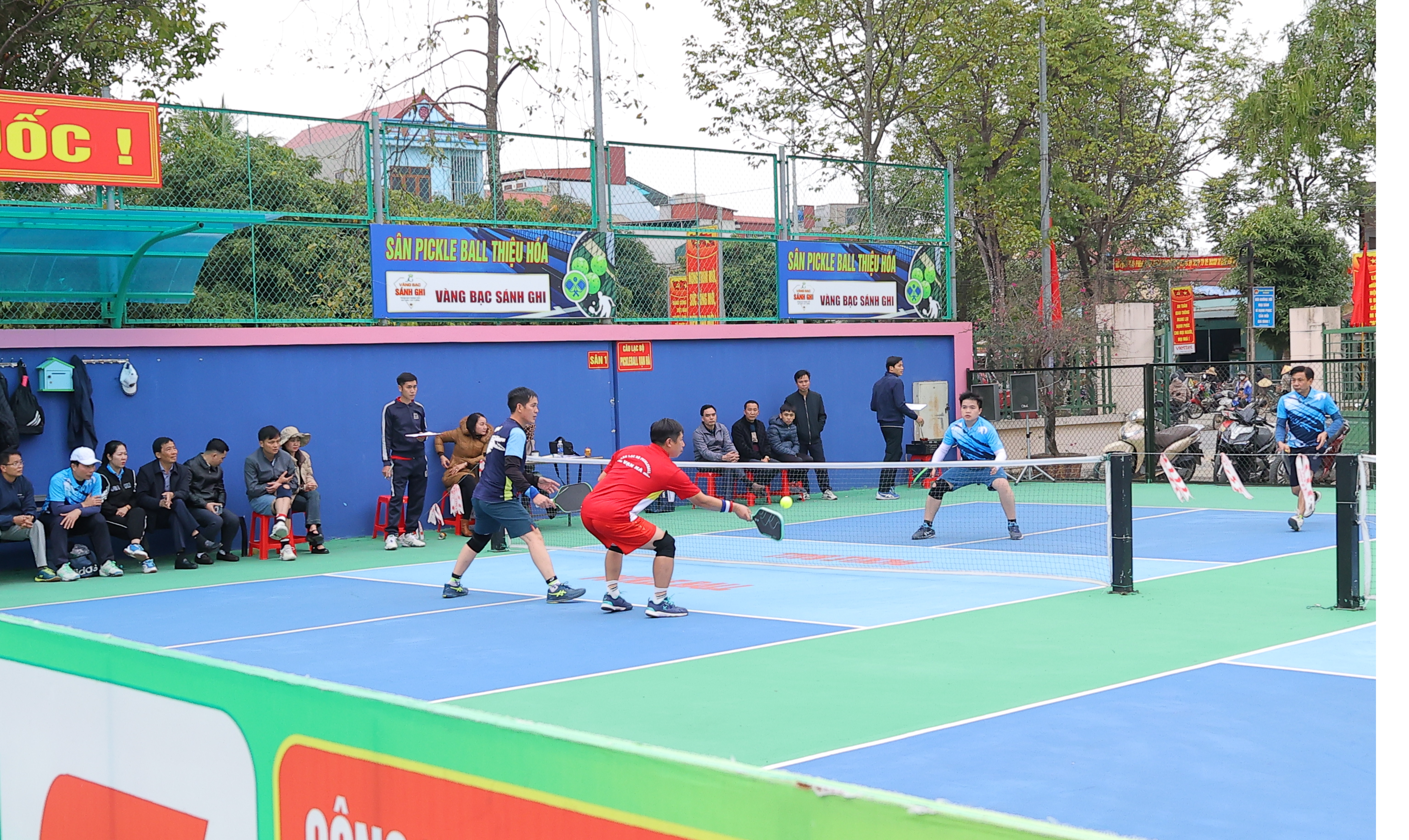 Các vận động viên tham gia thi đấu nội dung Pickleball đôi nam