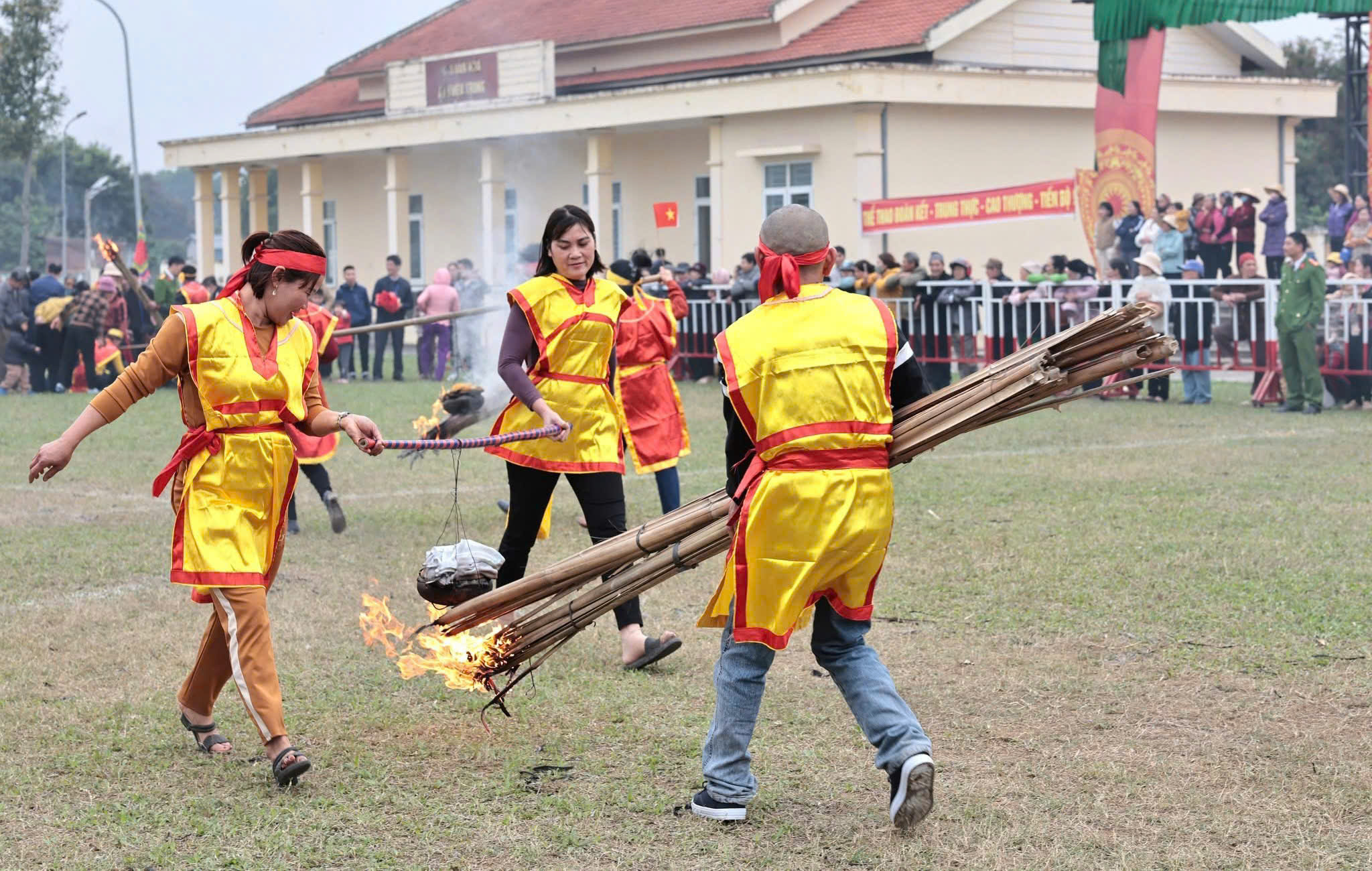 Thi nấu cơm trong khuôn khổ lễ hội