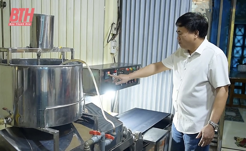 Quy trình tráng bánh tự động, làm ra sản phẩm bánh cuốn Nam Bình được xếp hạng OCOP 3 sao tại xã Thiệu Thành.