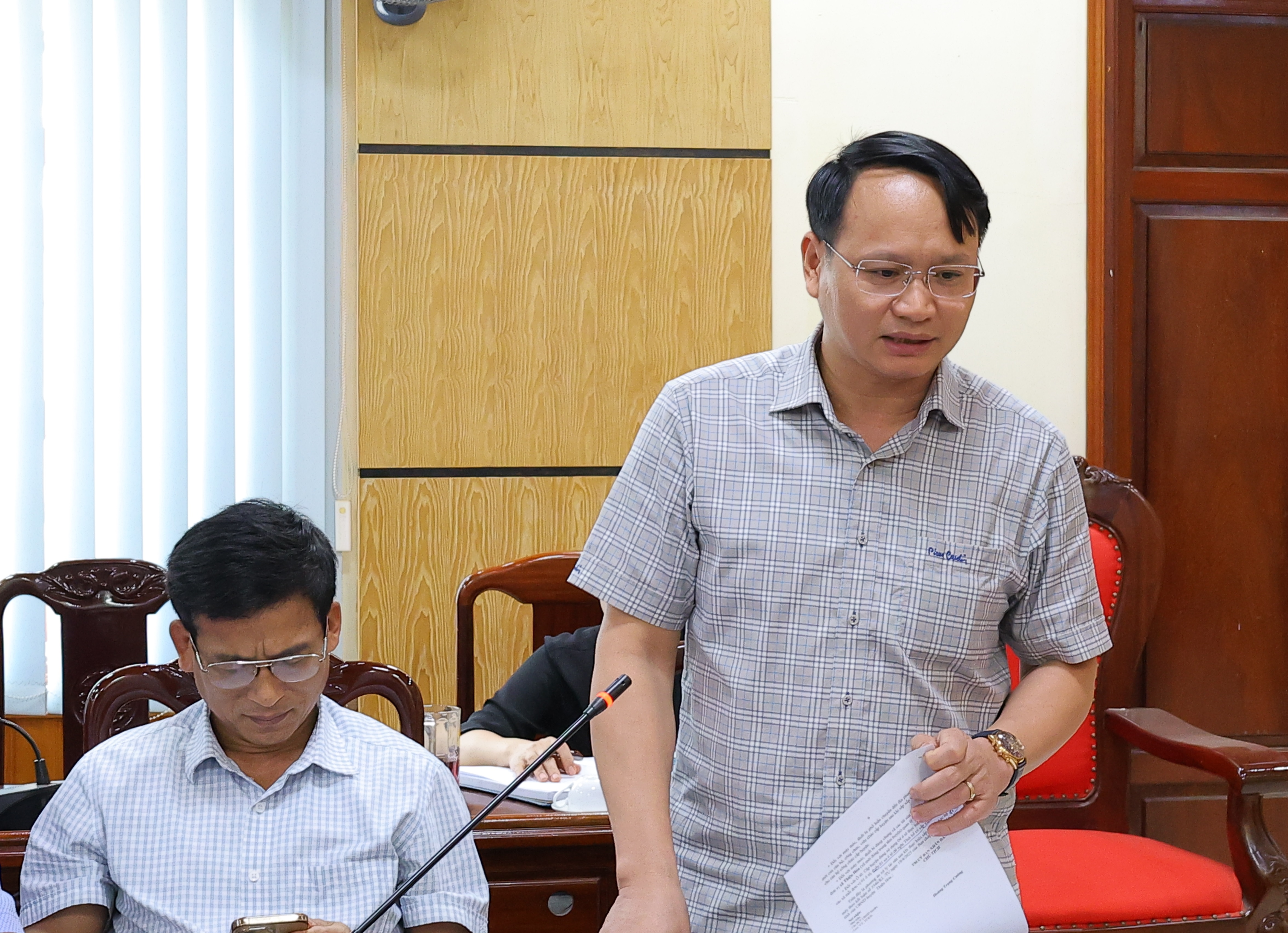 Phó Chủ tịch Thường trực UBND huyện Nguyễn Ngọc Hiểu phát biểu tại hội nghị