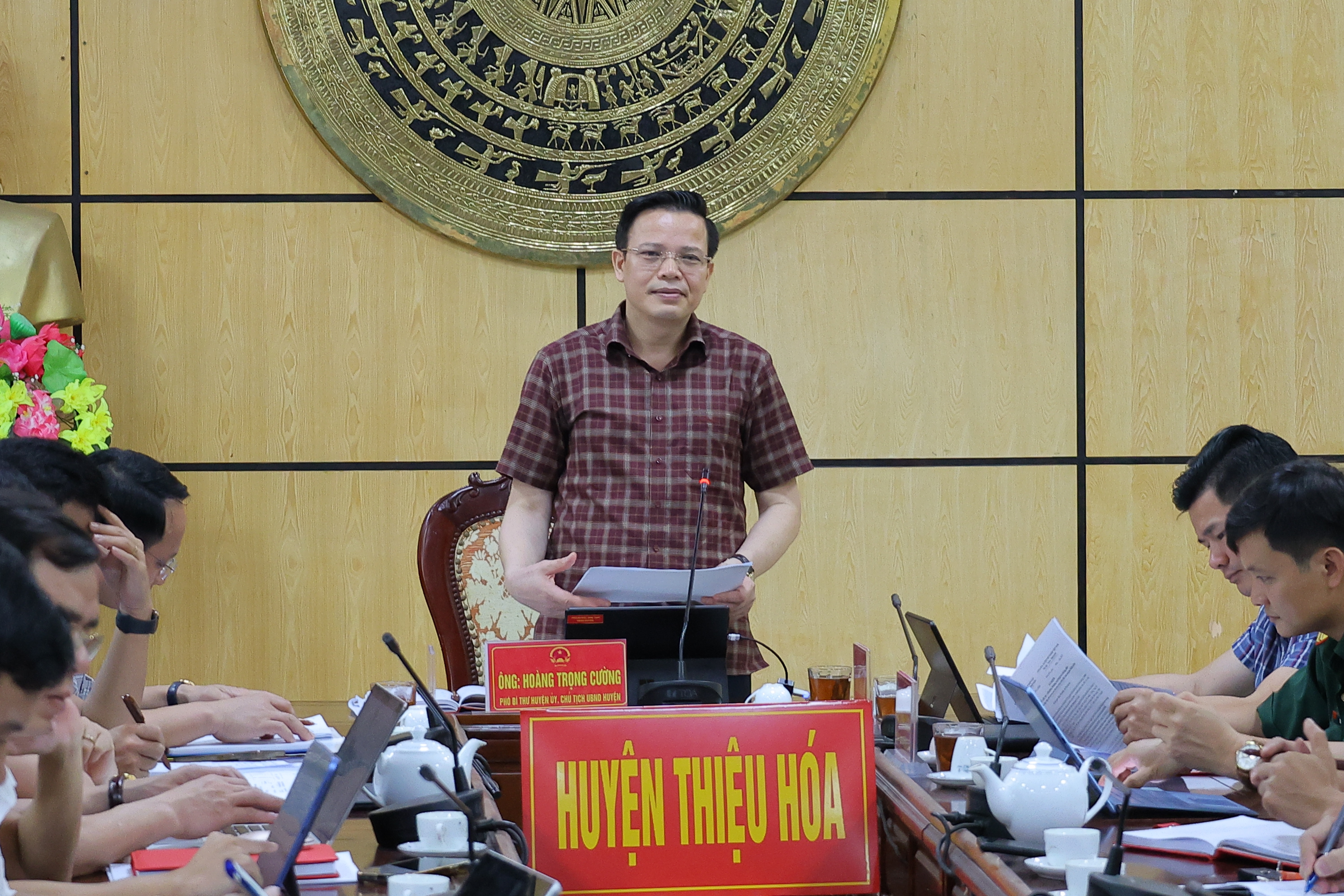Chủ tịch UBND huyện Hoàng Trọng Cường khai mạc và chủ trì hội nghị