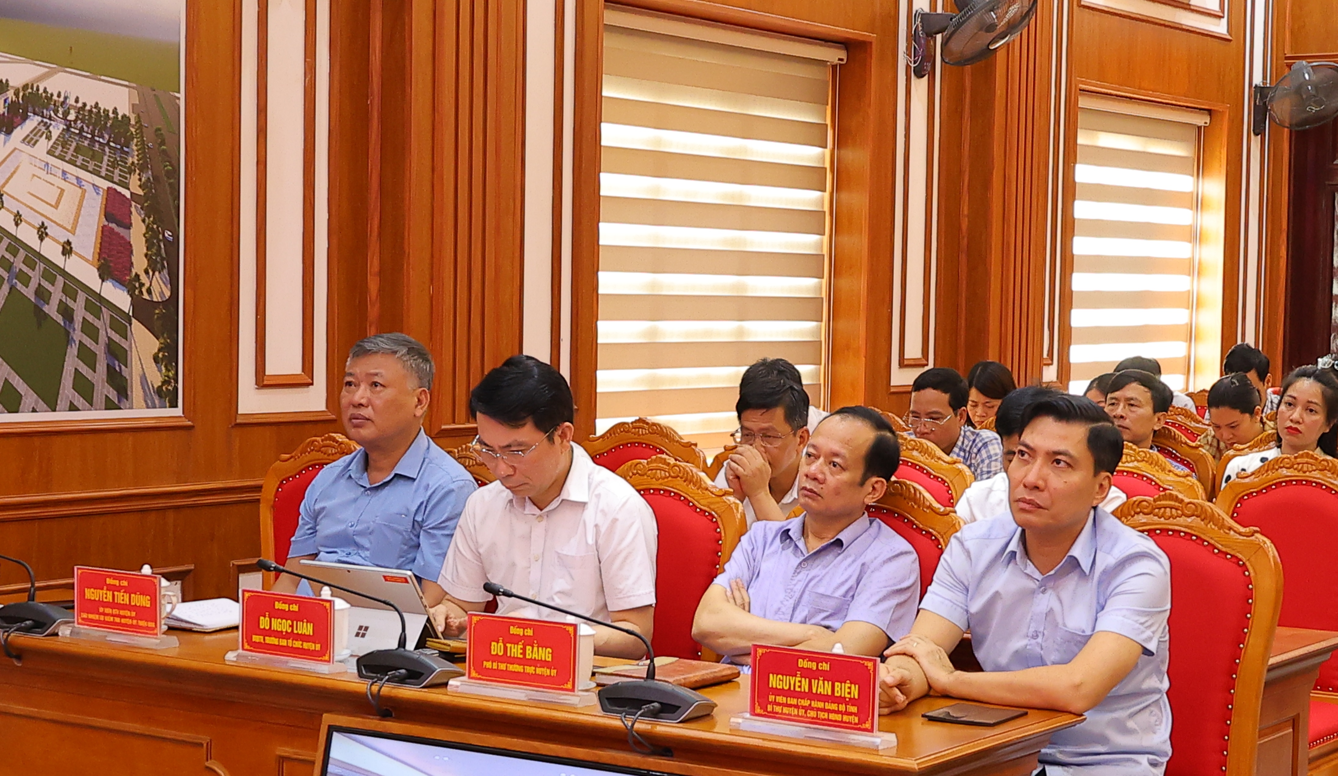 Các đại biểu tại điểm cầu huyện Thiệu Hóa