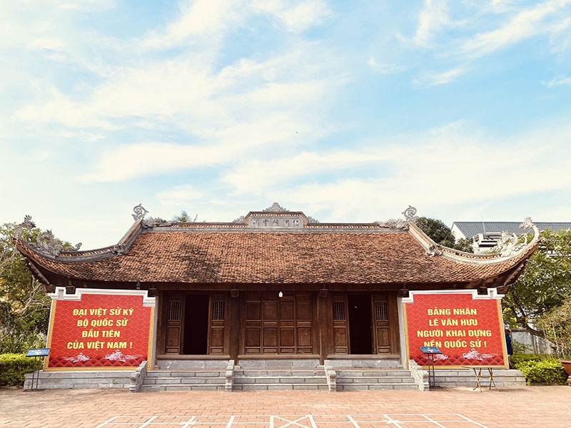 Di tích lịch sử quốc gia Đền thờ Lê Văn Hưu.