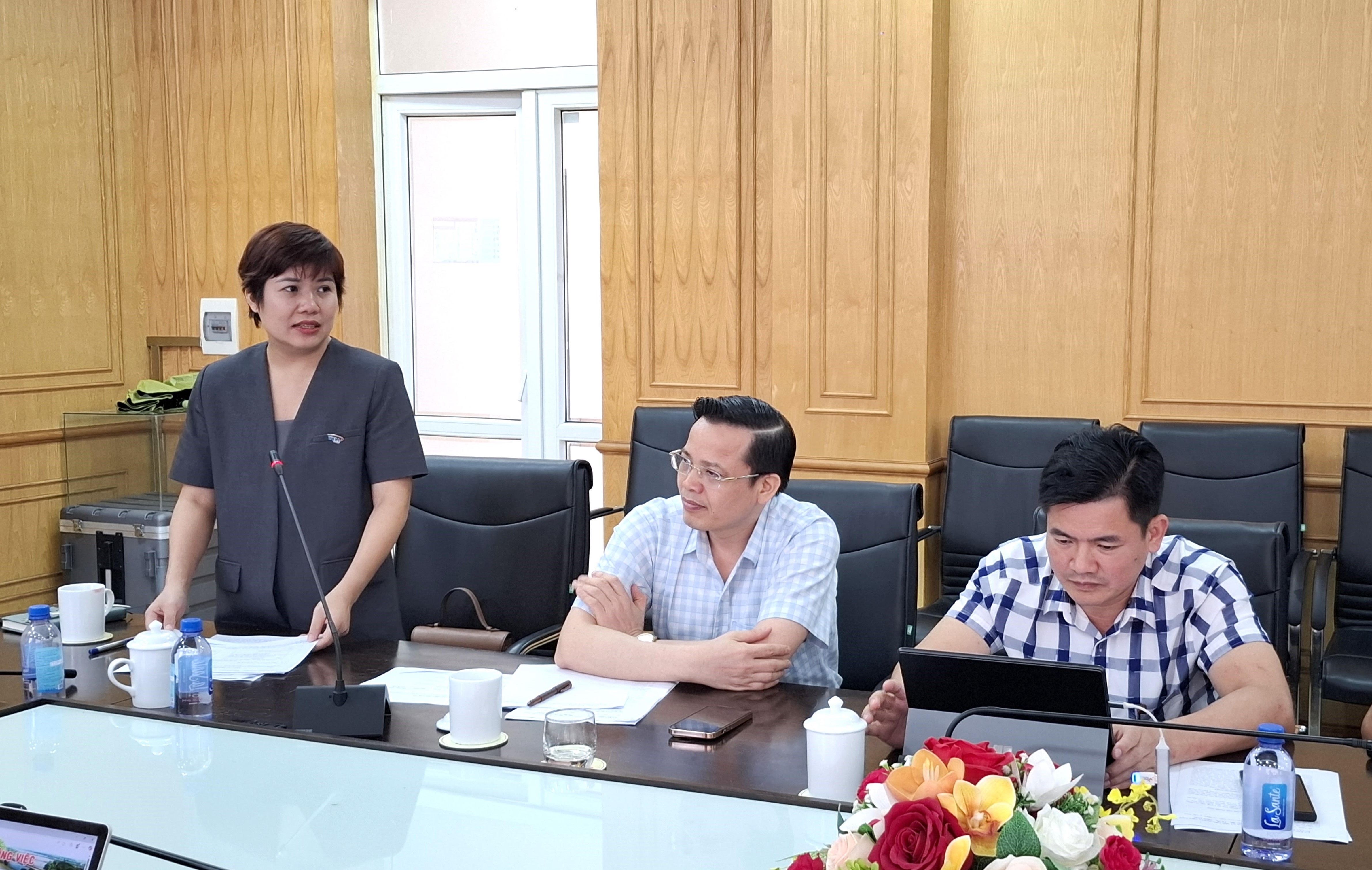 Bà Nguyễn Thị Bích Liên, Tổng Giám đốc Công ty cổ phần WHA Industrial Zone - Thanh Hóa thông qua tiến độ thi công Dự án