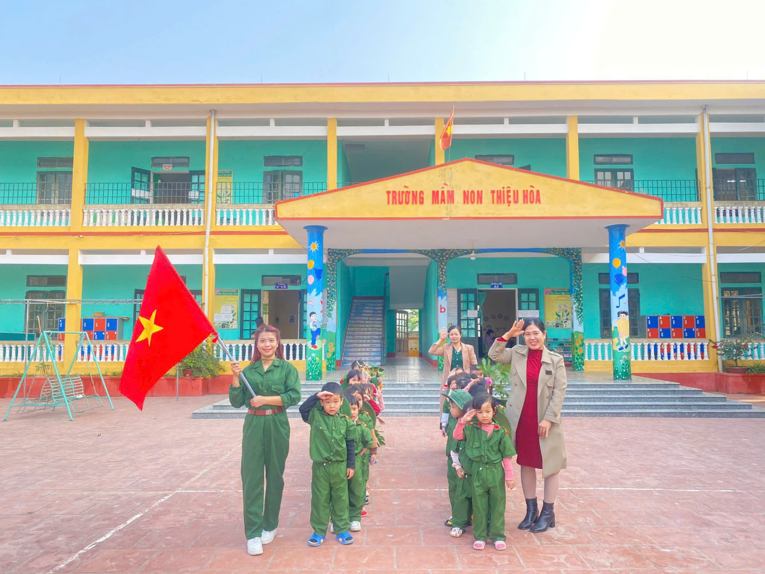 Hoạt động bé tập làm chú bộ đội