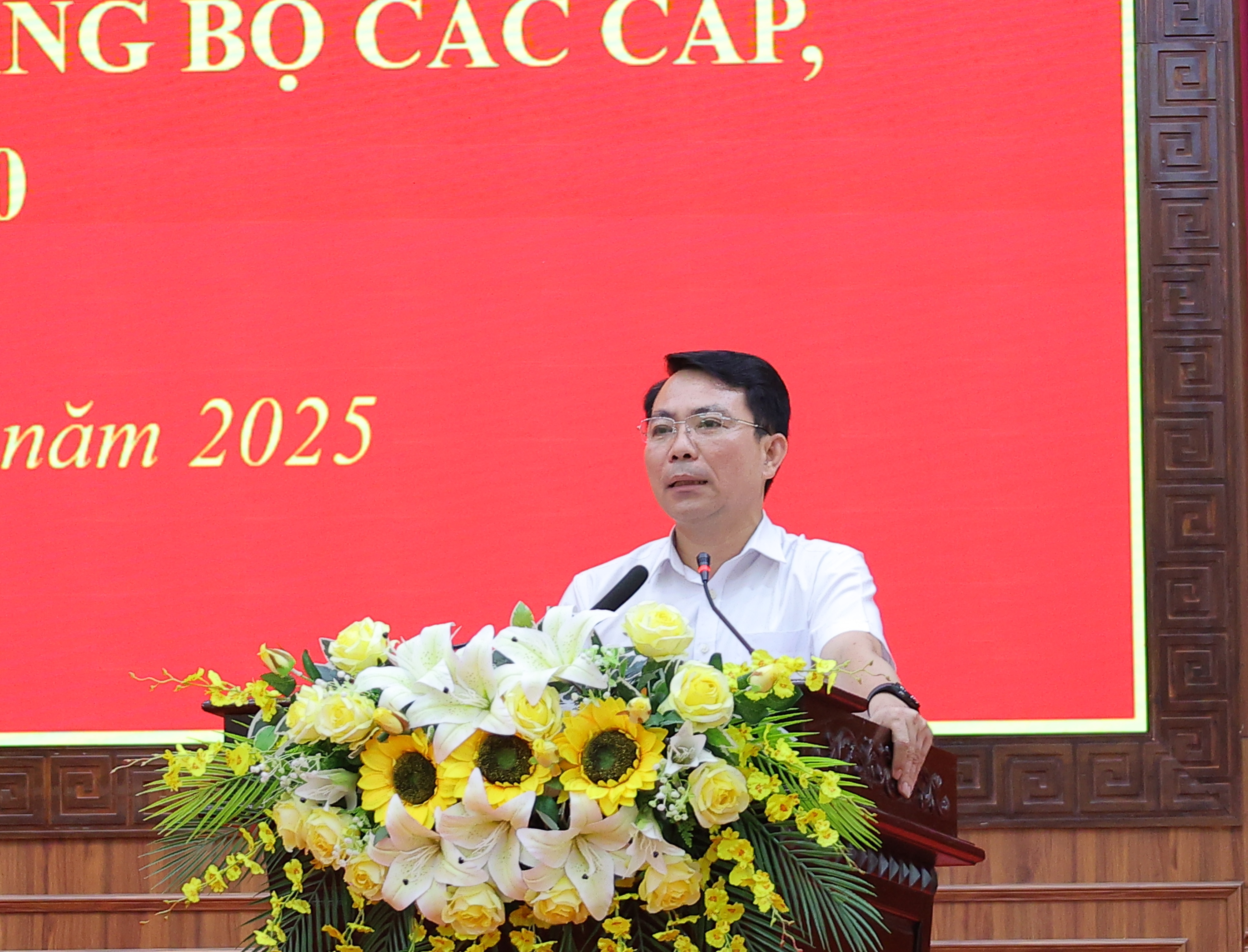 Trưởng Ban Tổ chức Huyện ủy Đỗ Ngọc Luân triển khai các văn bản của Trung Ương, của tỉnh về sắp xếp đơn vị hành chính