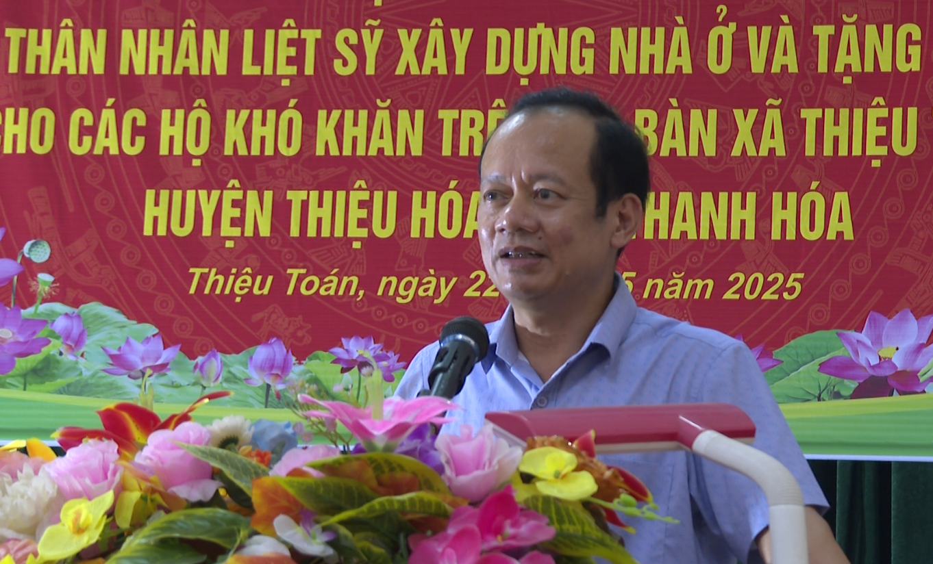 Phó Bí thư Thường trực Huyện uỷ Đỗ THế Bằng phát biểu tại chương trình