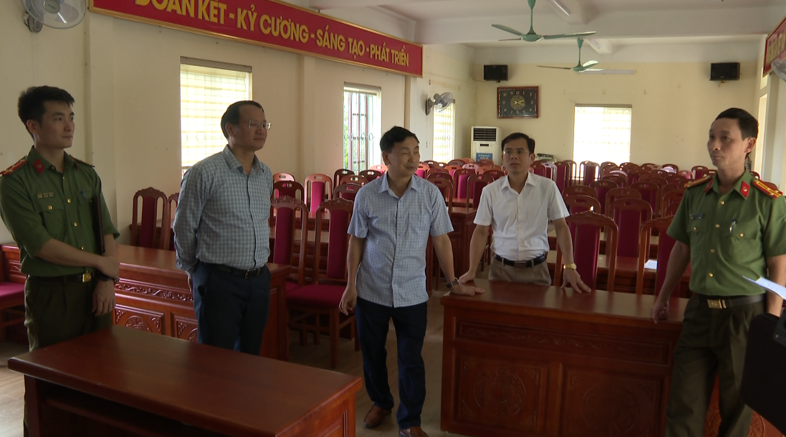 Đoàn kiểm tra tại Hội đồng thi trường THPT Thiệu Hoá
