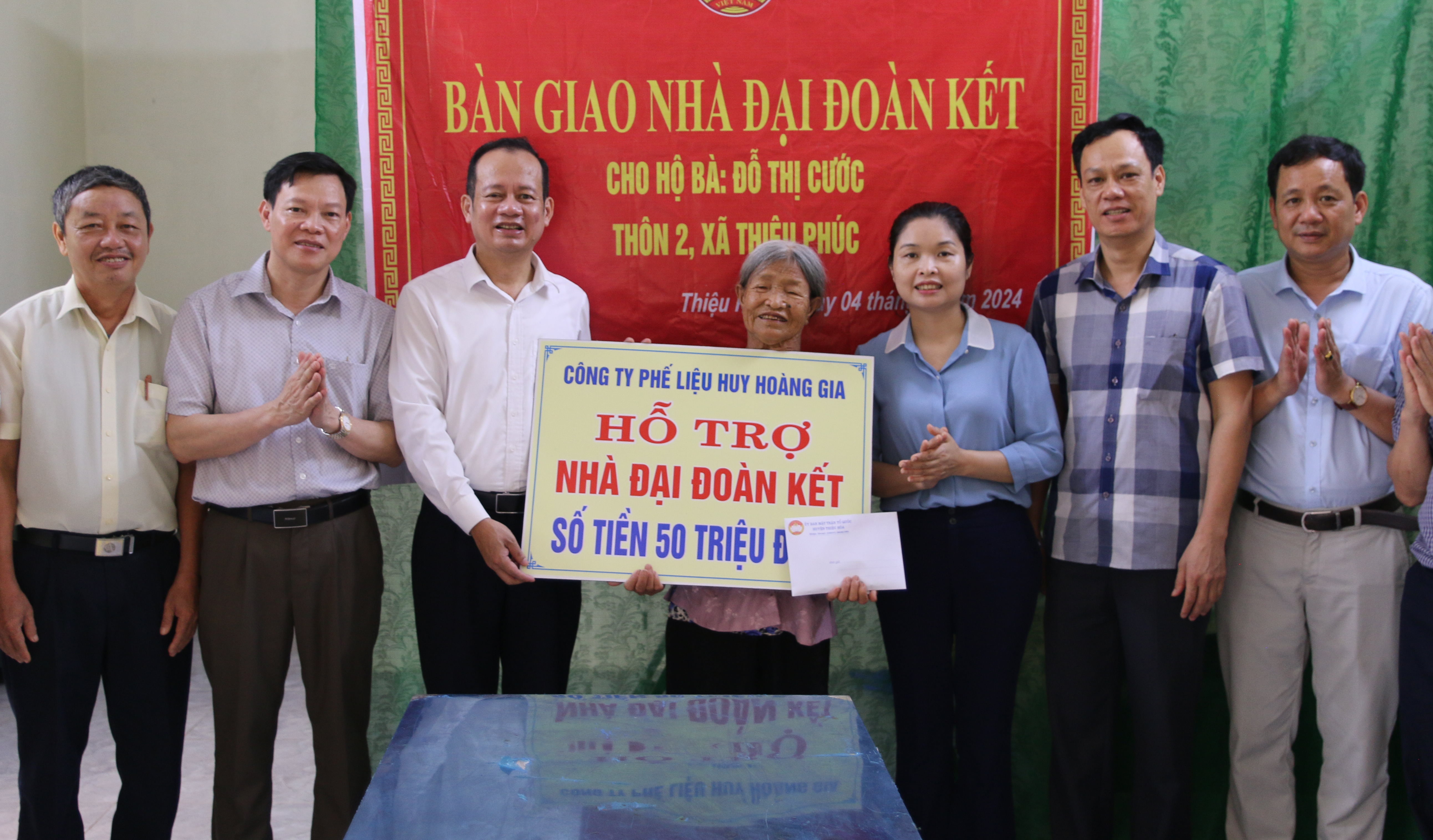 MTTQ huyện kết nối các cá nhân, tập thể, huy động nhiều nguồn lực hỗ trợ hộ nghèo, gia đình chính sách, hộ khó khăn về nhà ở