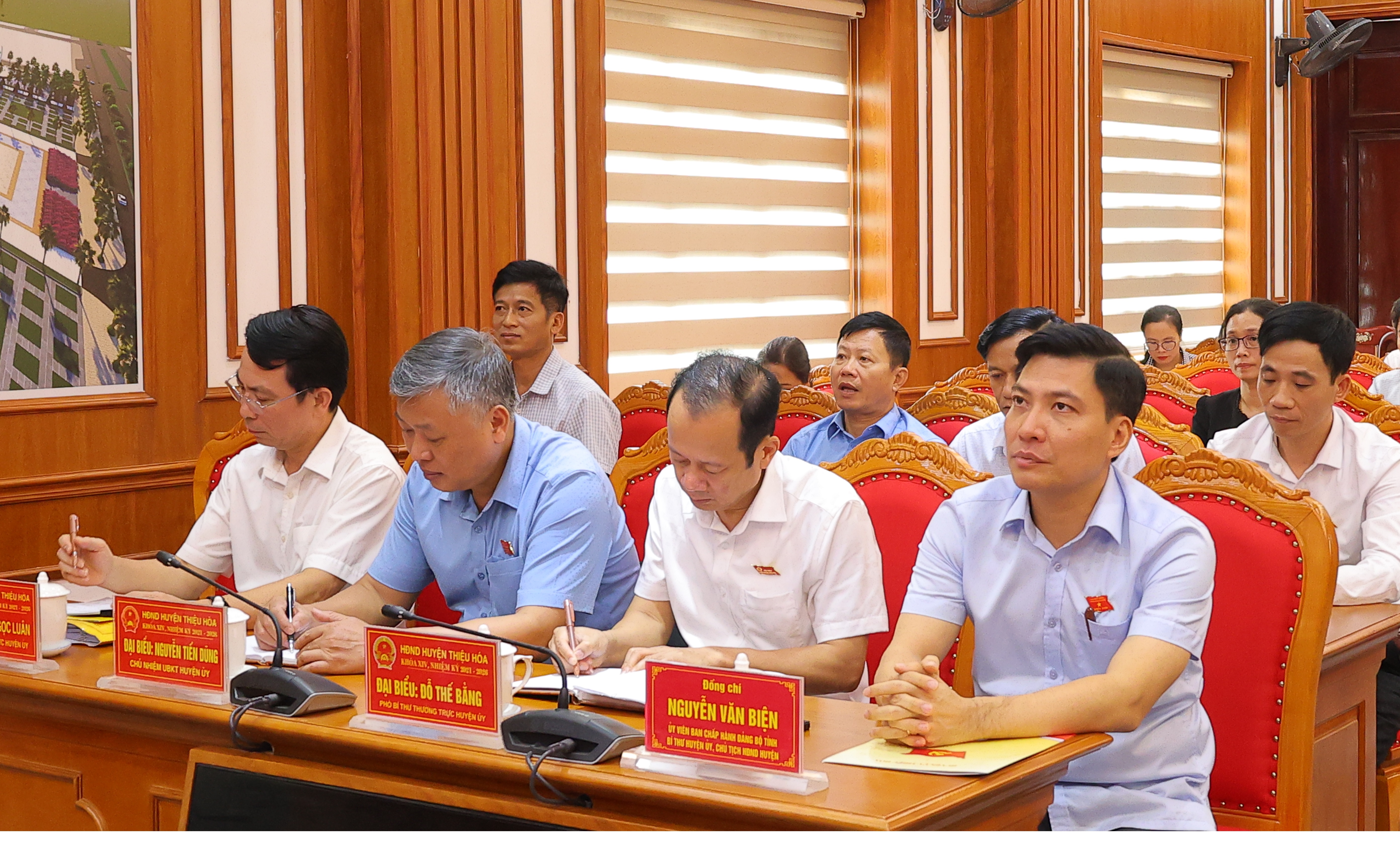 Các đại biểu dự kỳ họp