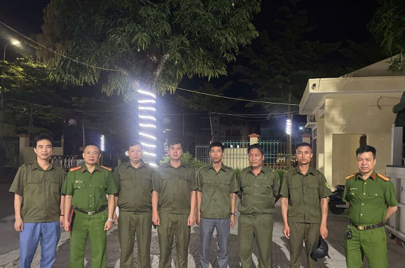 Công an thị trấn ra quân tuần tra, kiểm soát