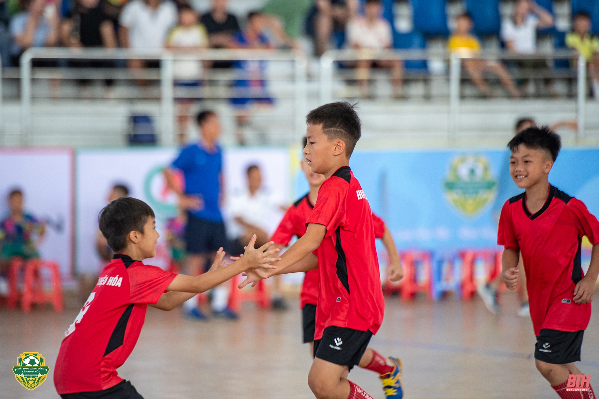 U8 Thiệu Hoá giành vé vào bán kết một cách đầy thuyết phục.