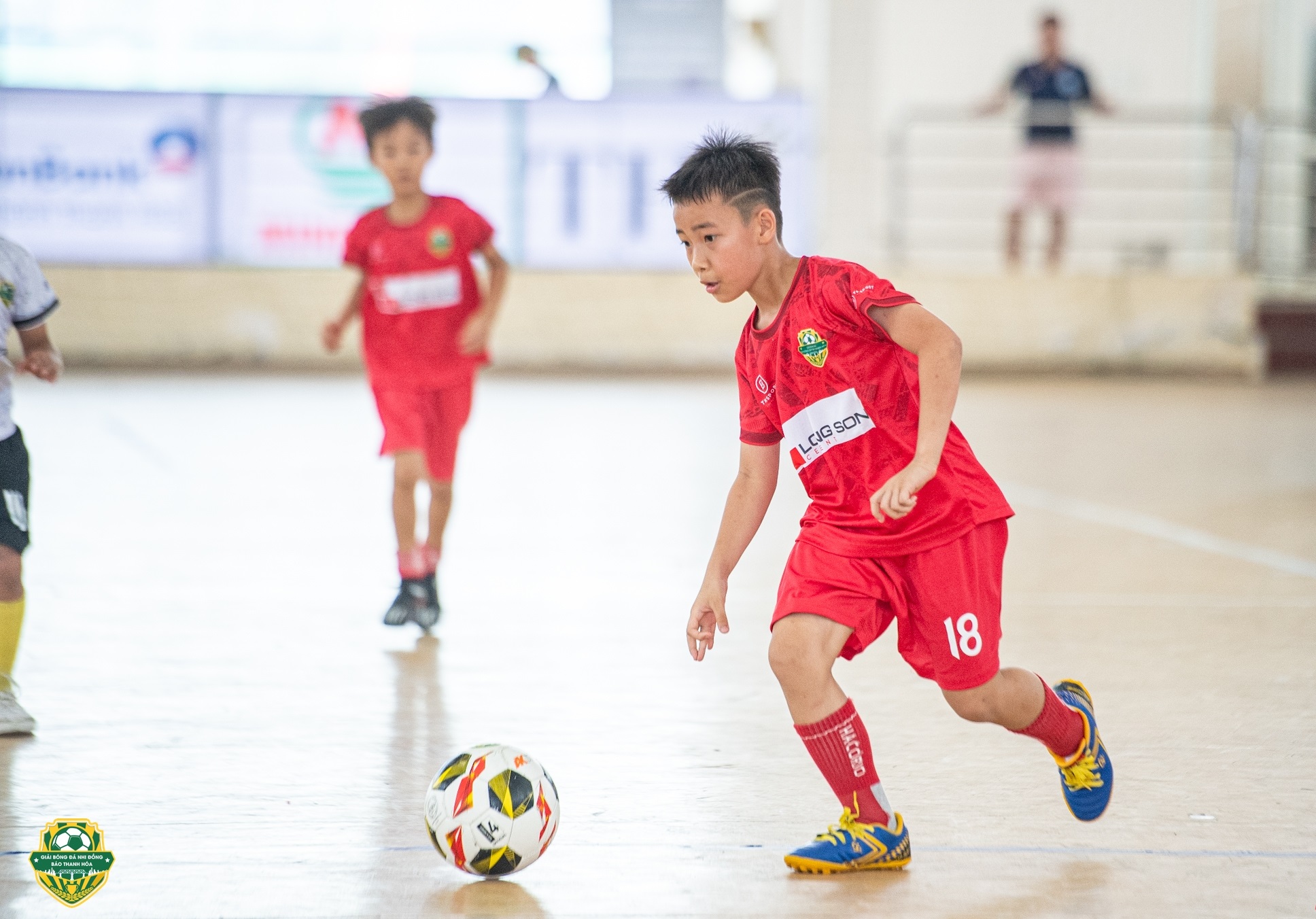 Gia Huy cũng đóng góp một cú đúp.