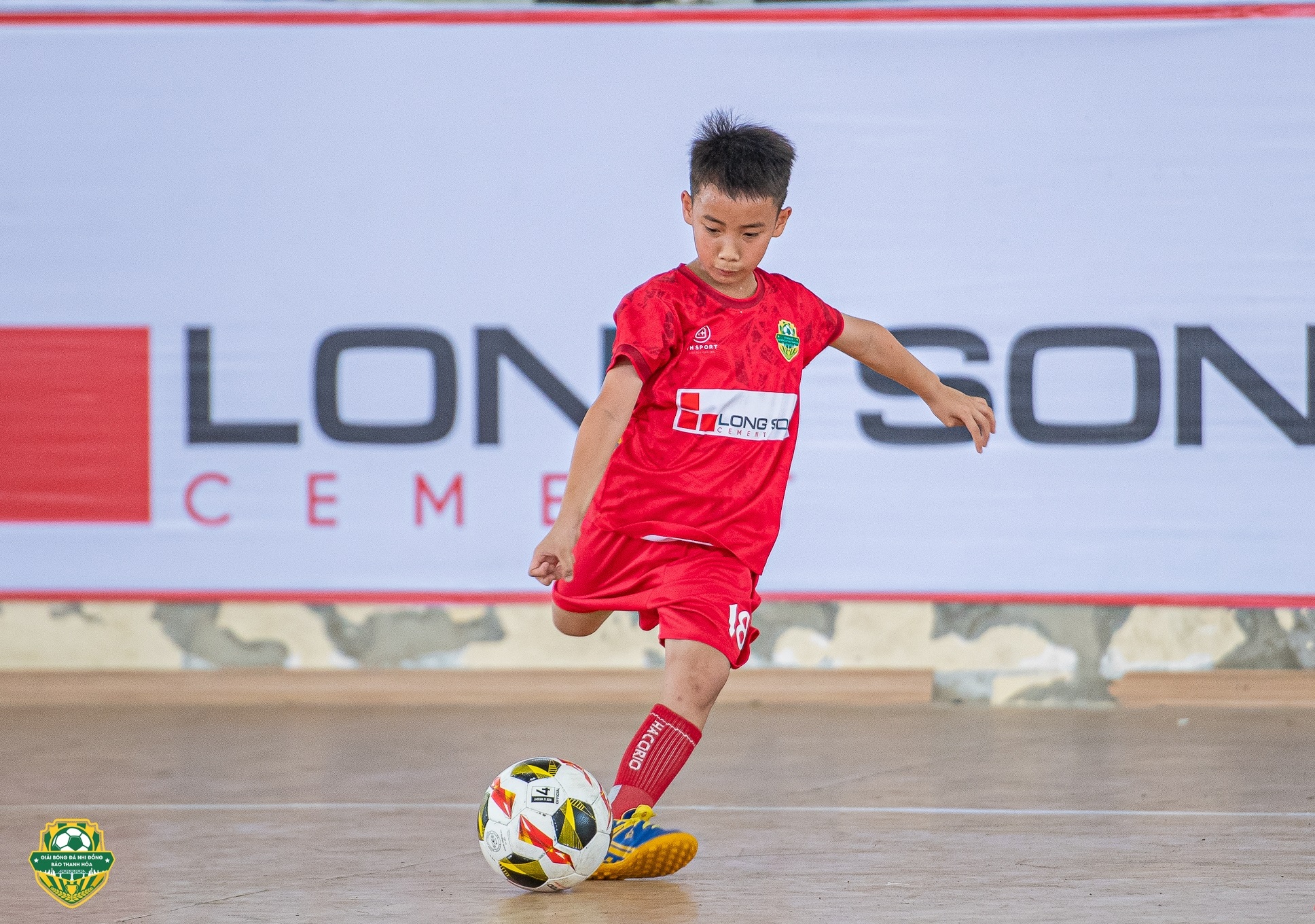 U8 Thiệu Hóa đã có một hành trình trong mơ khi toàn thắng từ vòng bảng để vào đến chung kết.