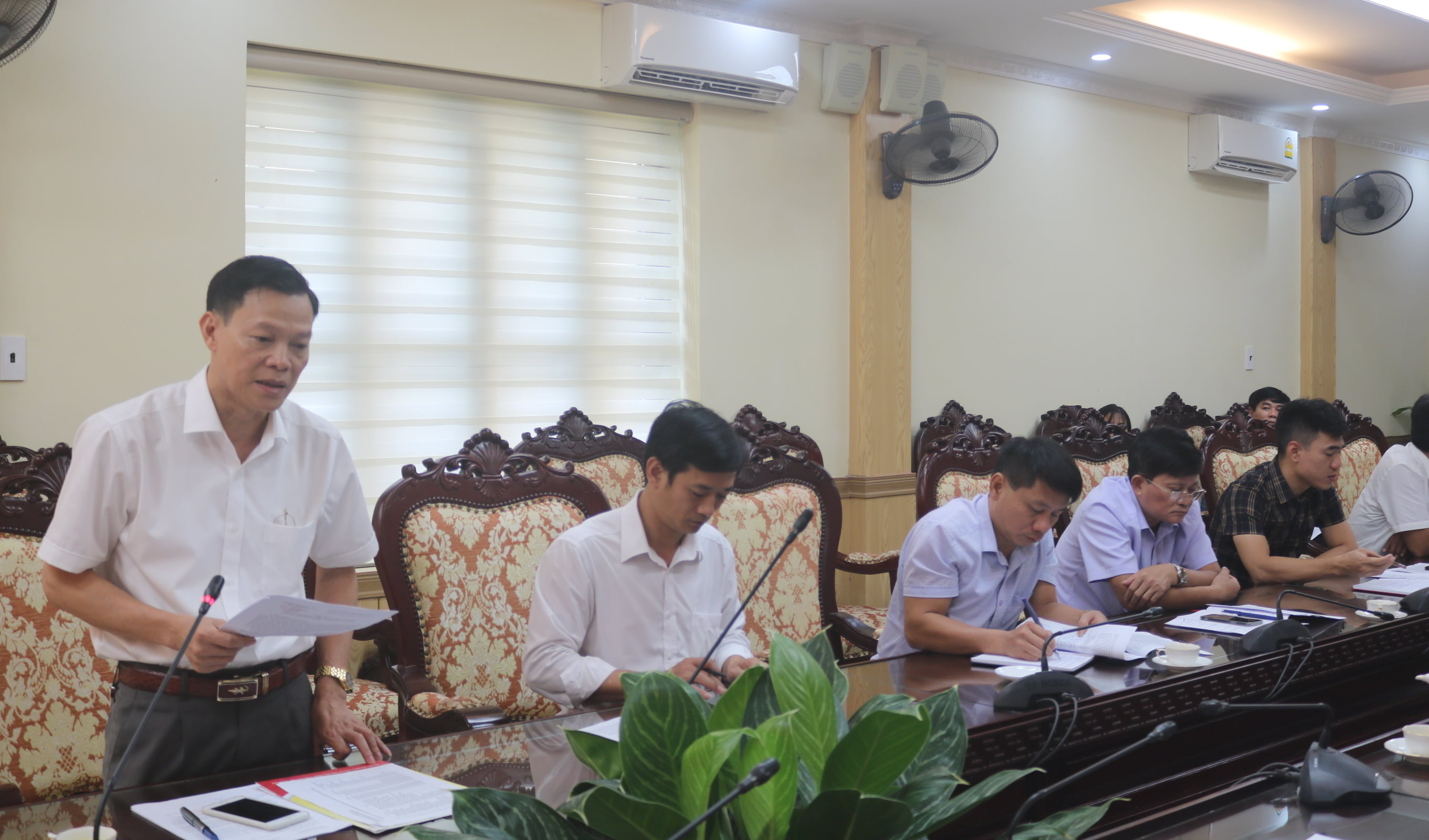 Đồng chí Nguyễn Xuân Lai, Ủy viên BTV huyện ủy, Trưởng Ban dân Vận, Chủ tịch MTTQ huyện.phát biểu tại hội nghị