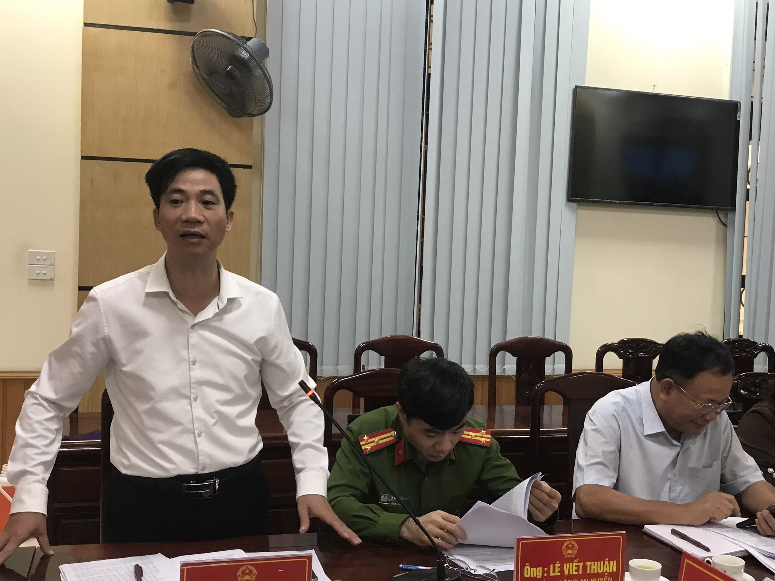 Phó Chủ tịch UBND huyện Hoàng Văn Lực phát biểu