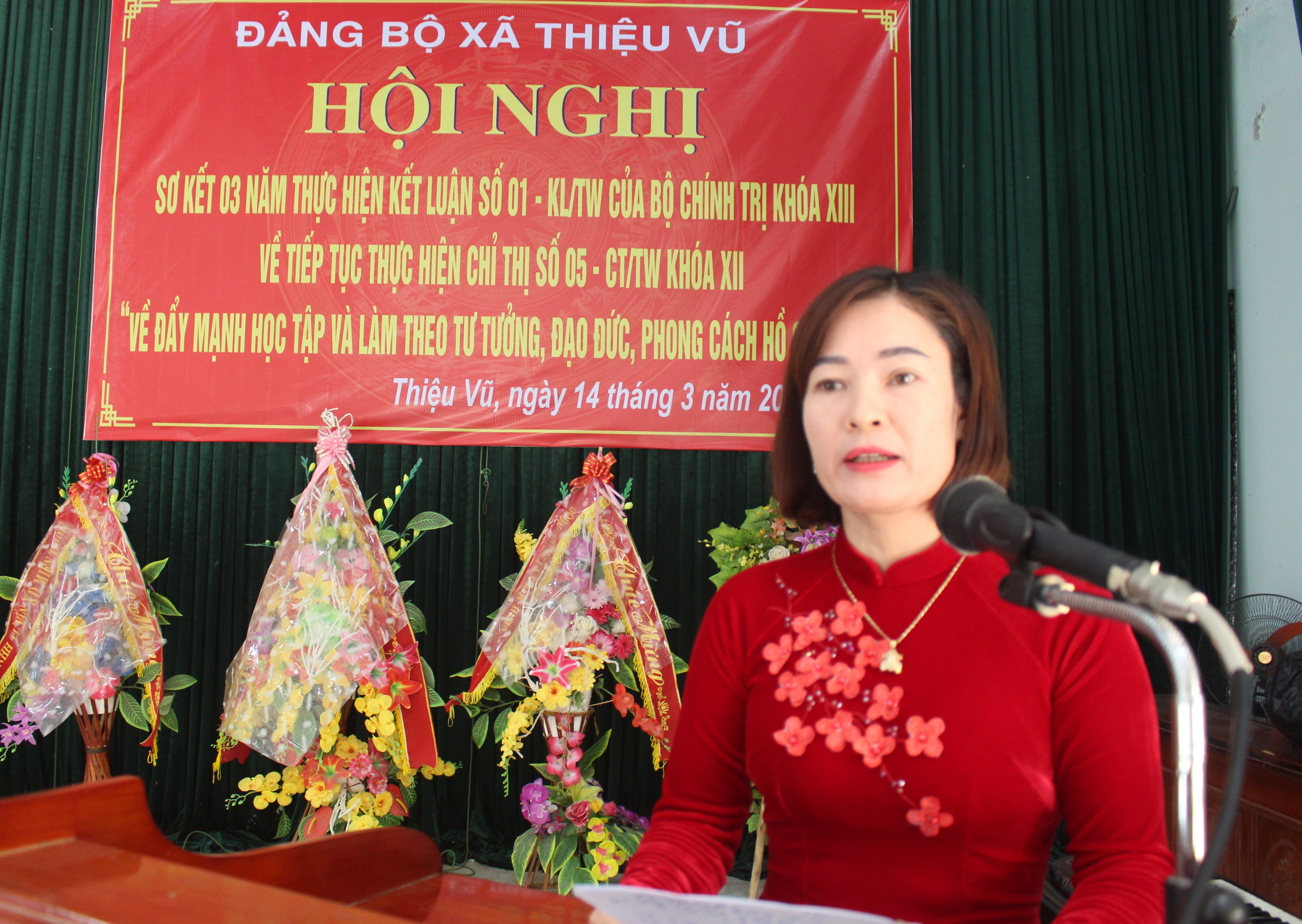 Đồng chí Nguyễn Thị Thu, Bí thư Đảng ủy xã Thiệu Vũ phát biểu khai mạc hội nghị.
