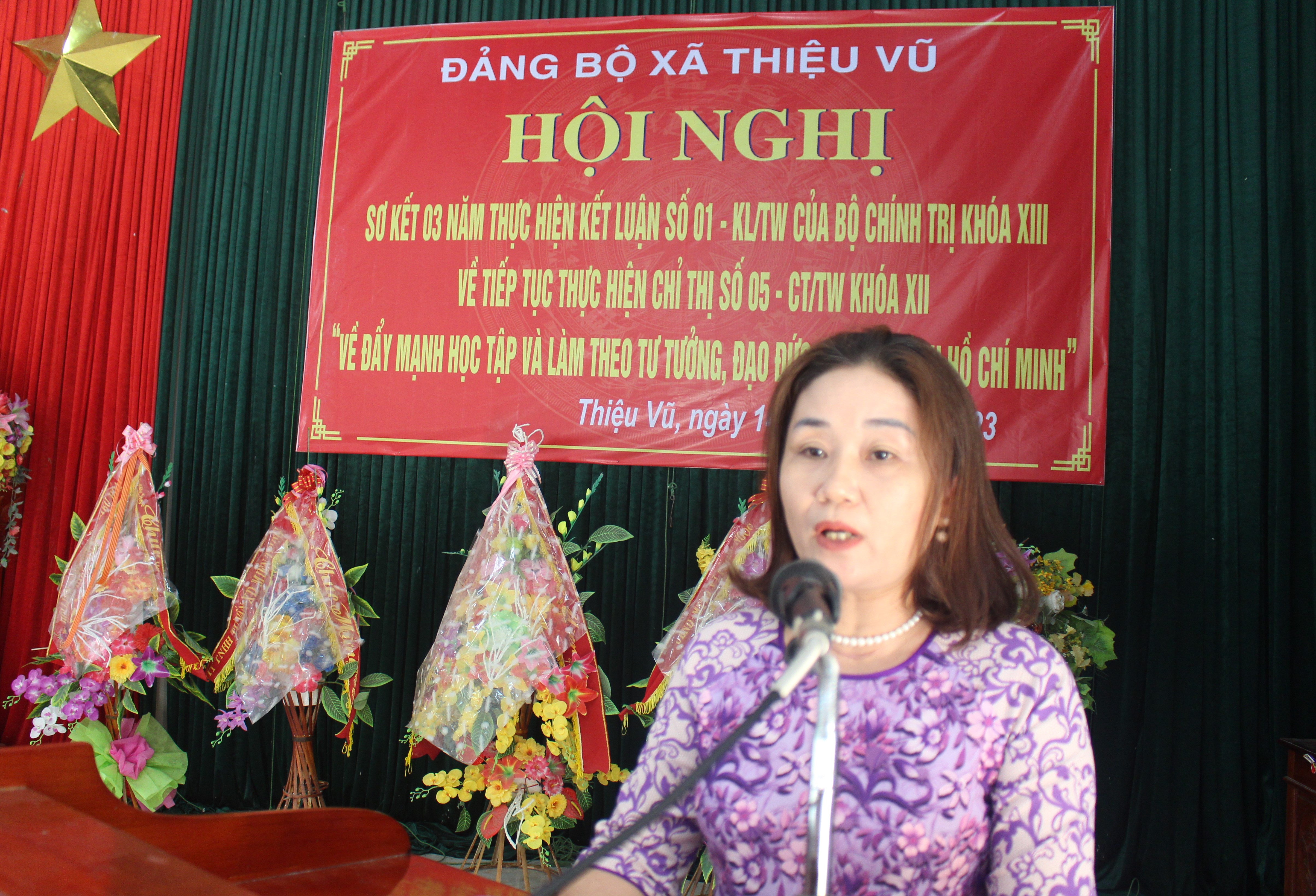 Đại biểu tham luận tại hội nghị.