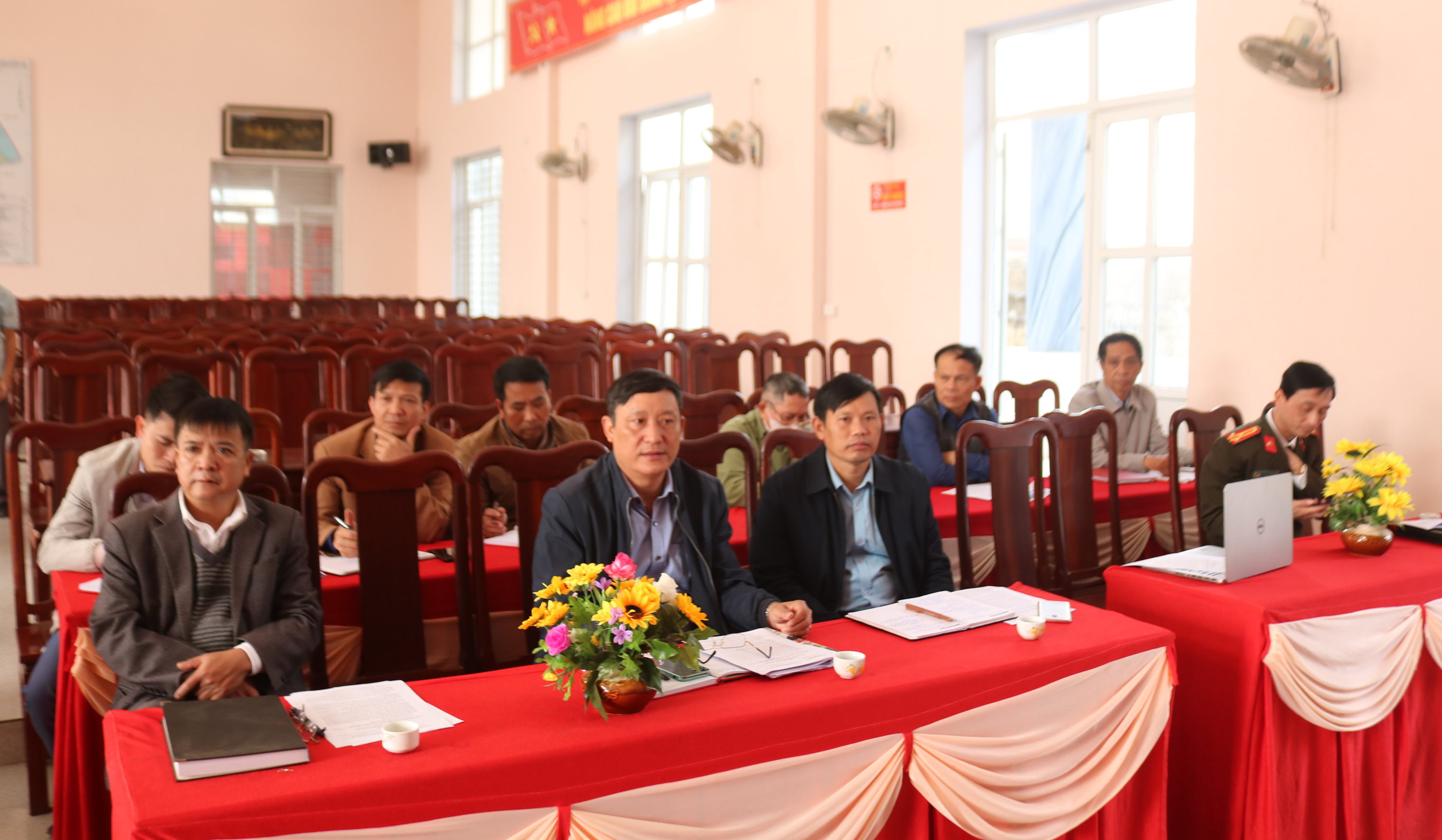 Các thành viên buổi làm việc