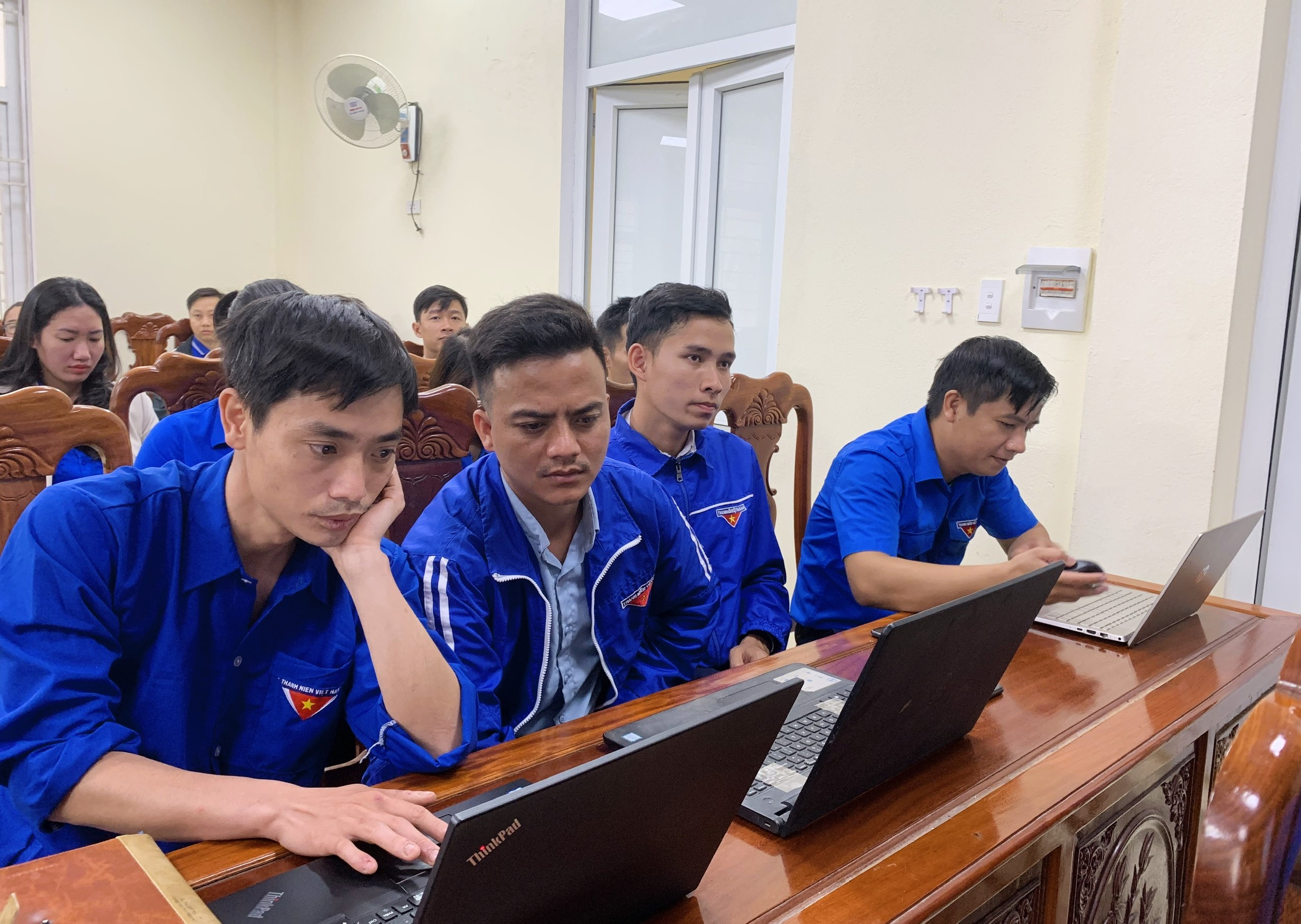 Đoàn viên, thanh niên tham gia buổi tập huấn kỹ năng chuyển đổi số năm 2023.