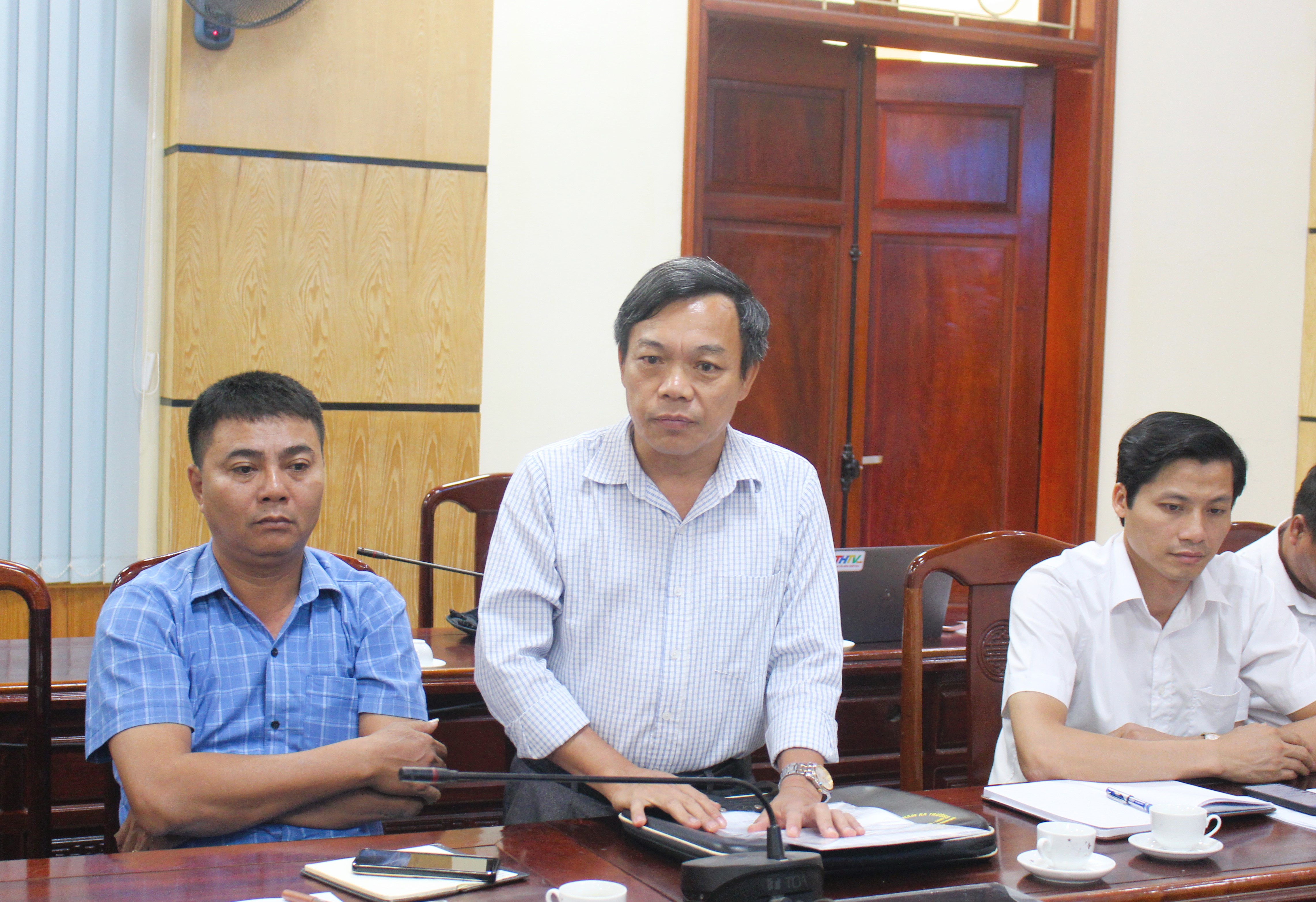 Đại biểu tham luận tại hội nghị.