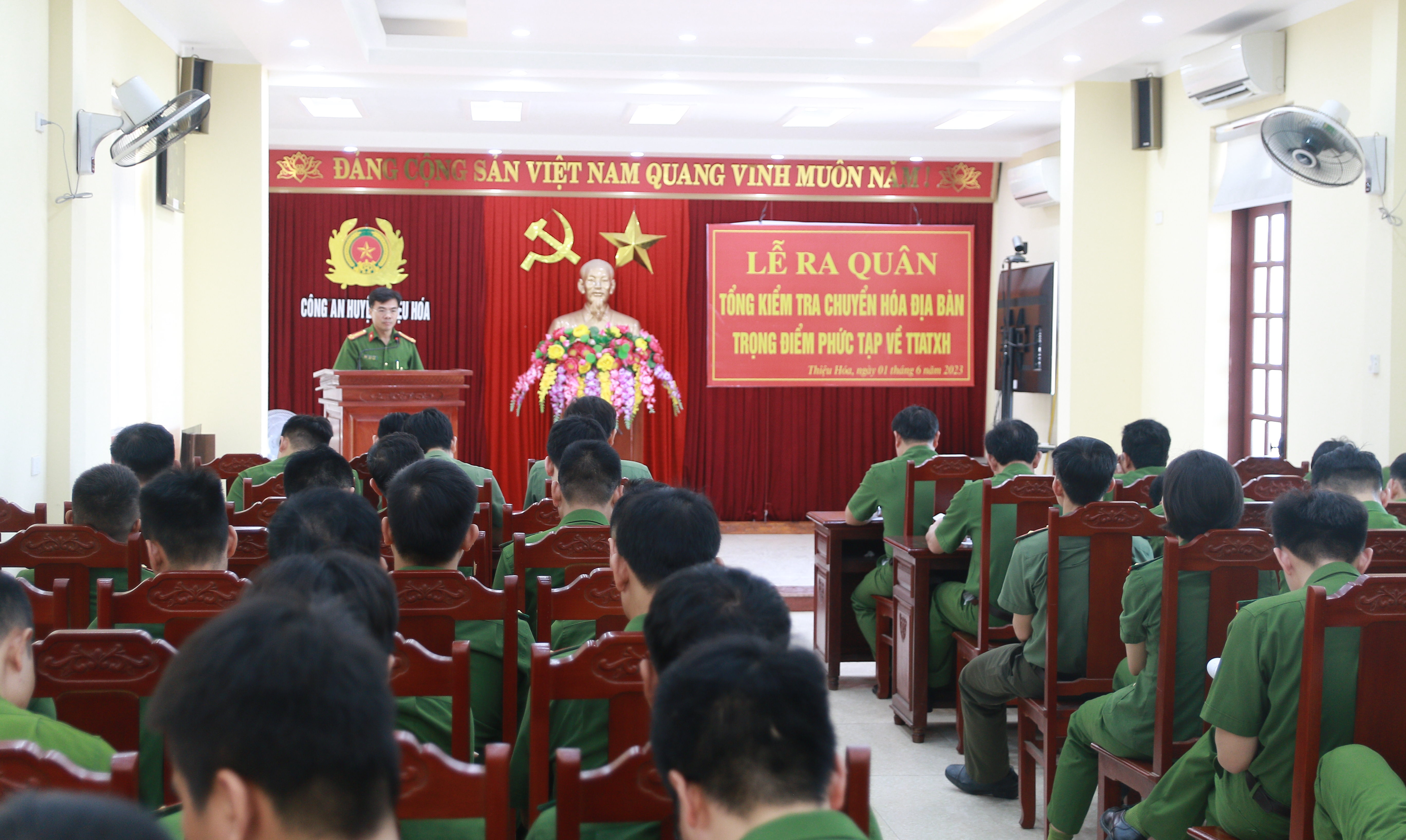 Lễ ra quân kiểm tra chuyển hoá địa bàn trọng điểm về an ninh trật tự