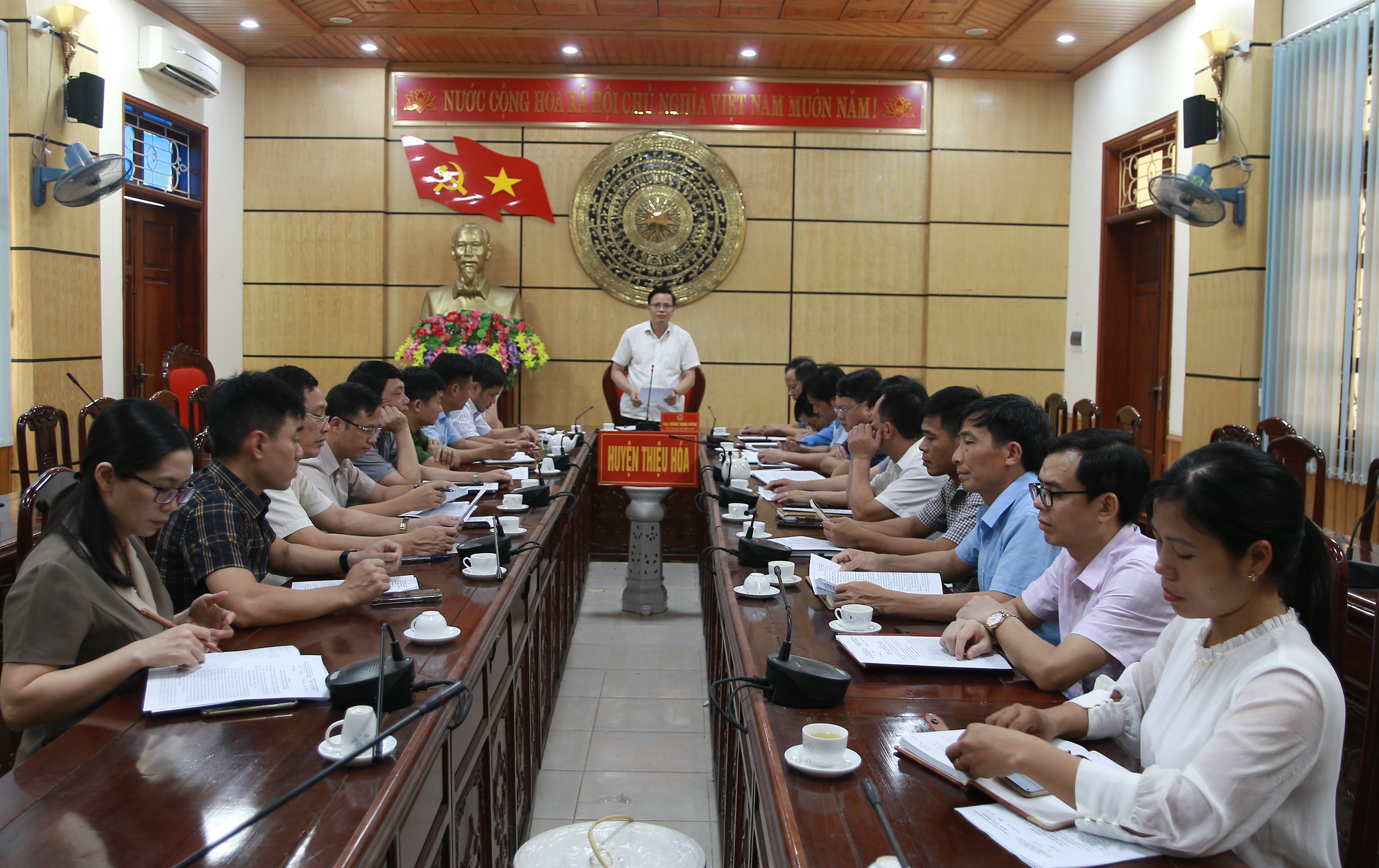 Phó Chủ tịch Thường trực UBND huyện chủ trì hội nghị